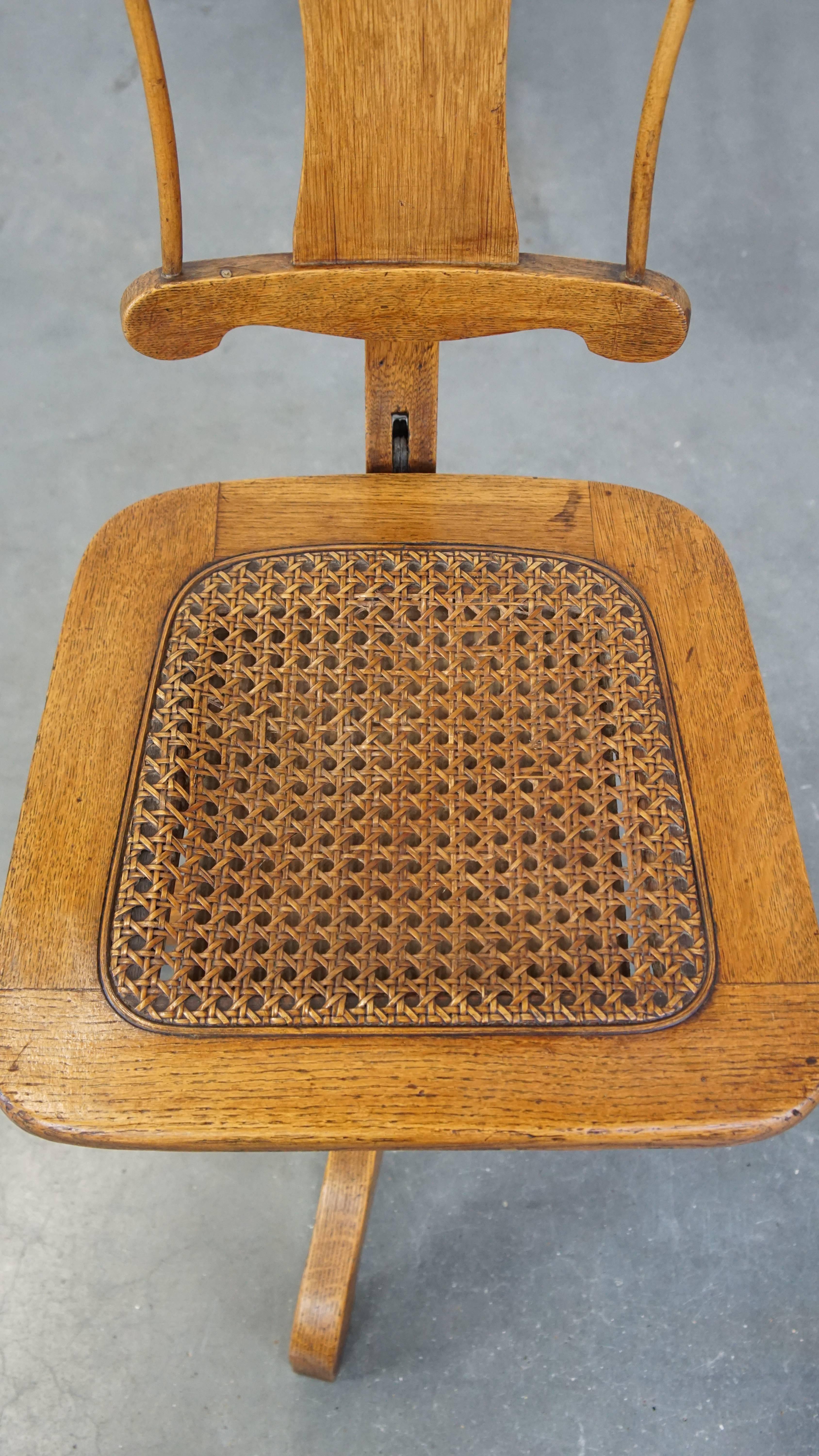 Ancienne chaise de bureau anglaise de la fin du 19e siècle avec dossier inclinable en vente 1