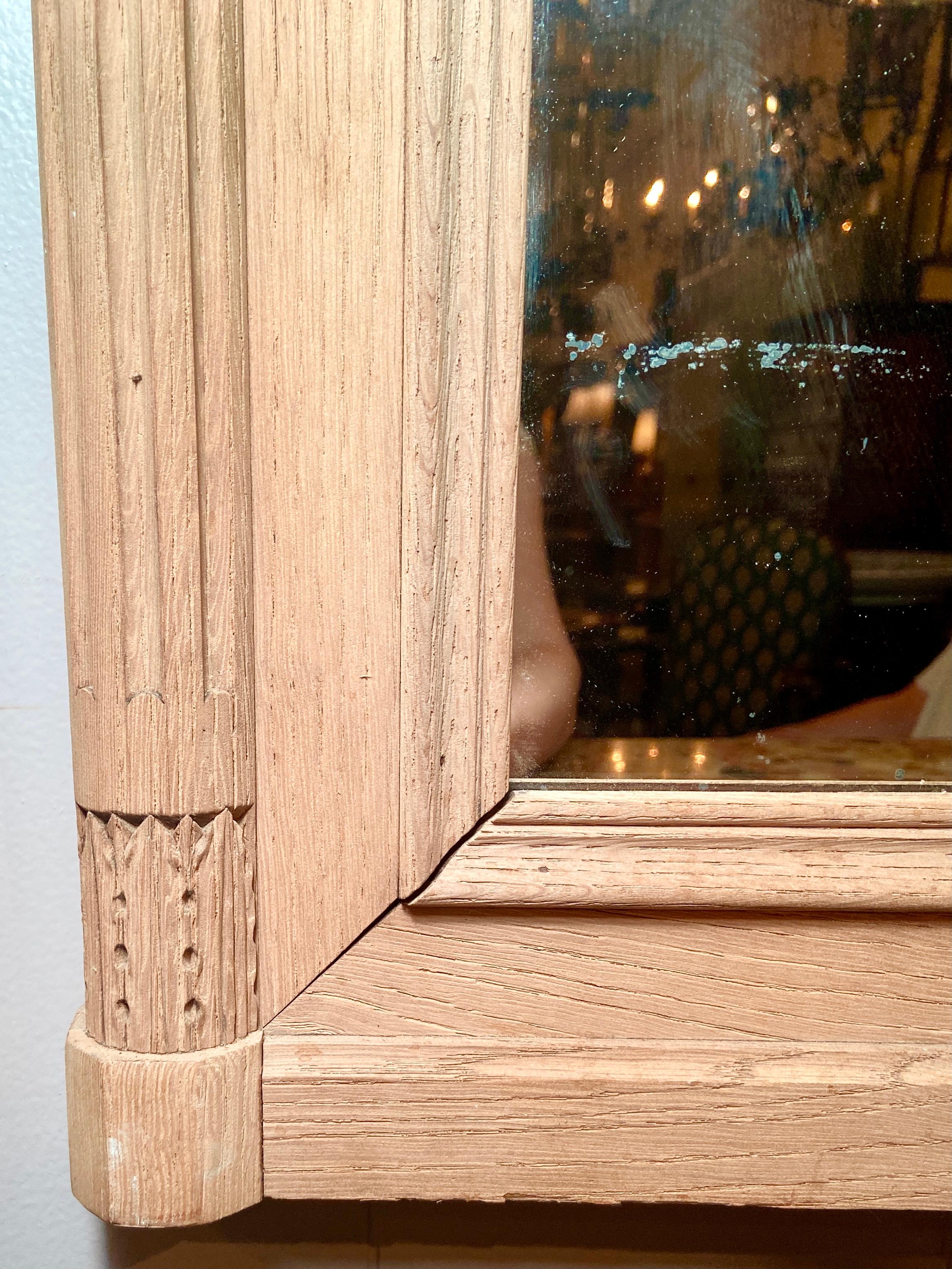 Sculpté Miroir français ancien de la fin du XIXe siècle en bois naturel finement sculpté en vente