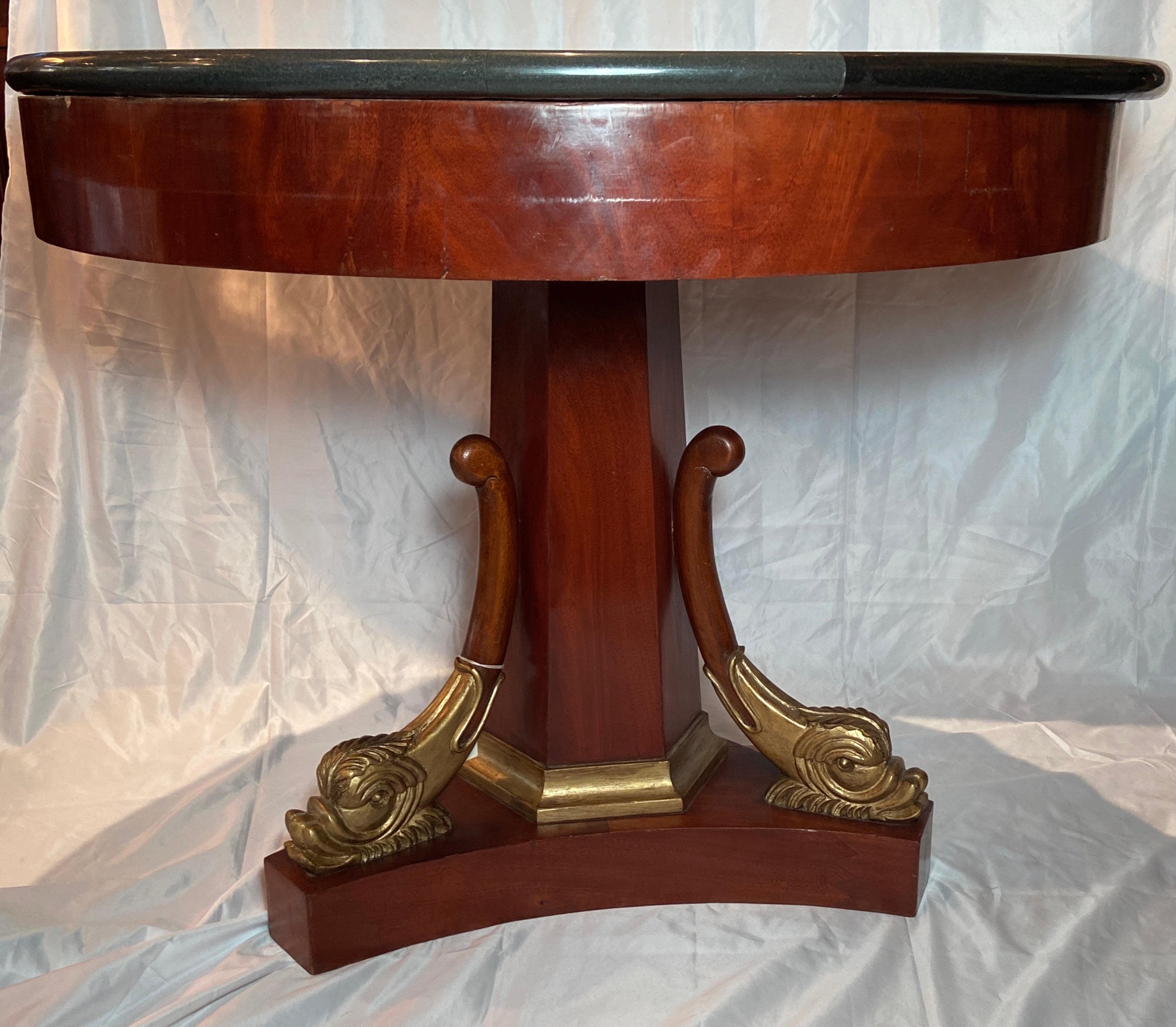 Antique Late 19th Century French Marble-Top Mahogany Round Table w/ Chess Board In Good Condition For Sale In New Orleans, LA