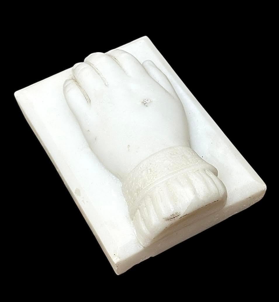 Antique late 19th Century French Victorian Carved Marble Hand In Good Condition For Sale In Stamford, CT