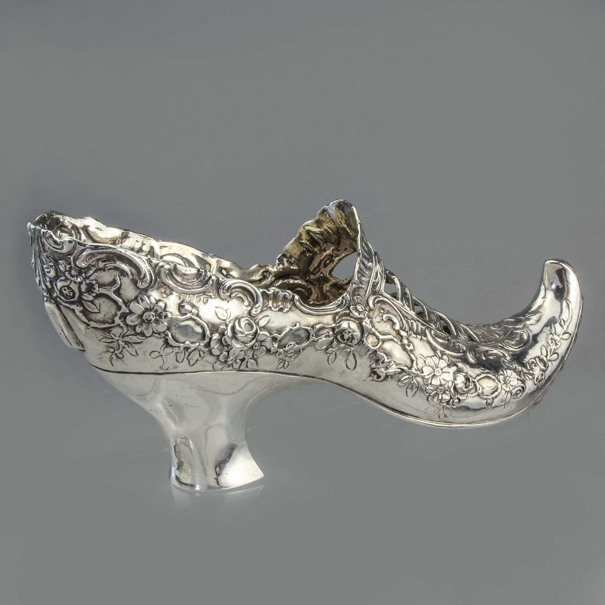 Antiker Deutscher 930, Silber Rokoko-Damenschuh mit Elfer-Zehe aus dem späten 19. Jahrhundert (Spätes 19. Jahrhundert) im Angebot