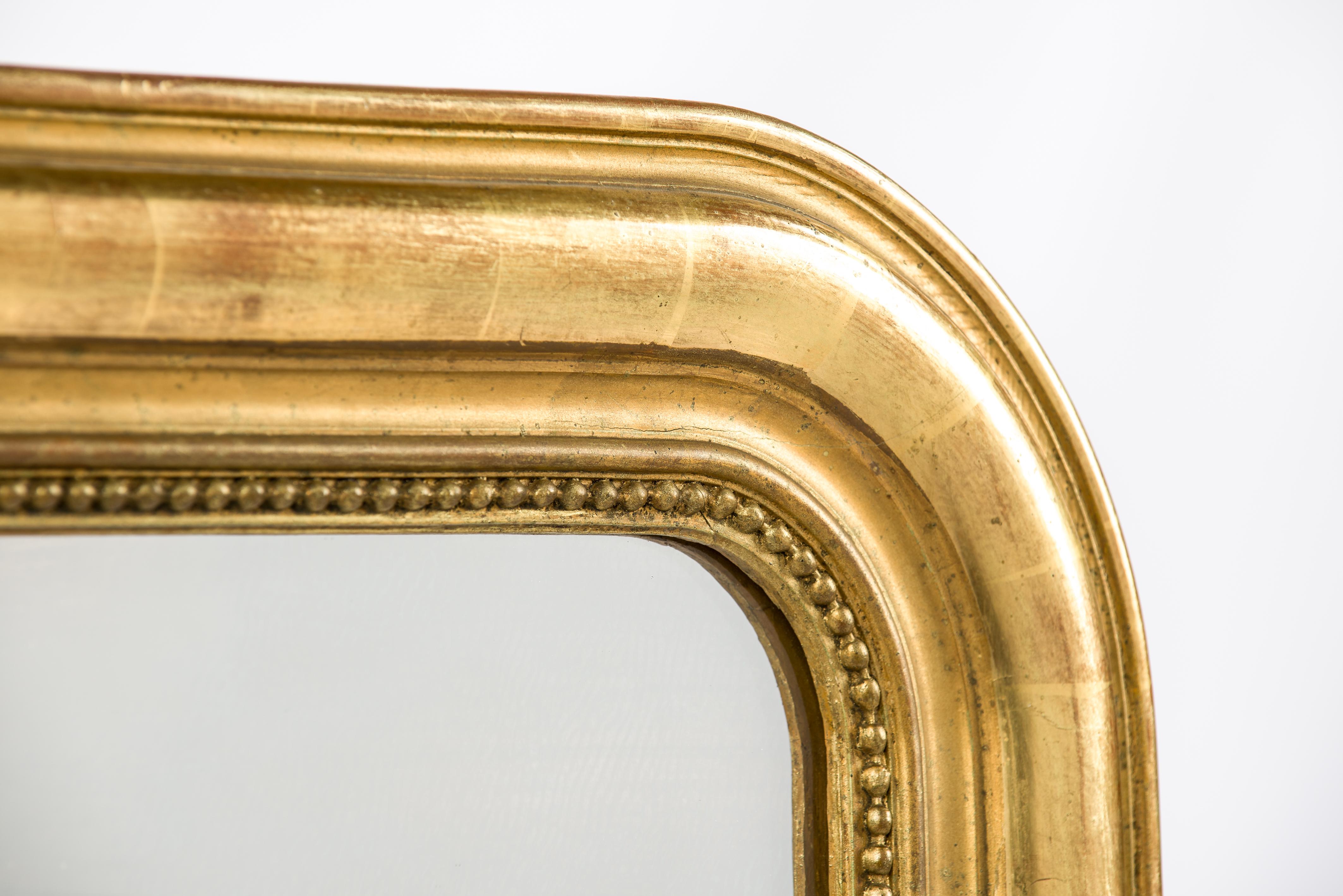 Antiker französischer Louis Philippe-Spiegel mit Blattgold aus dem späten 19. Jahrhundert, vergoldet (Gips)