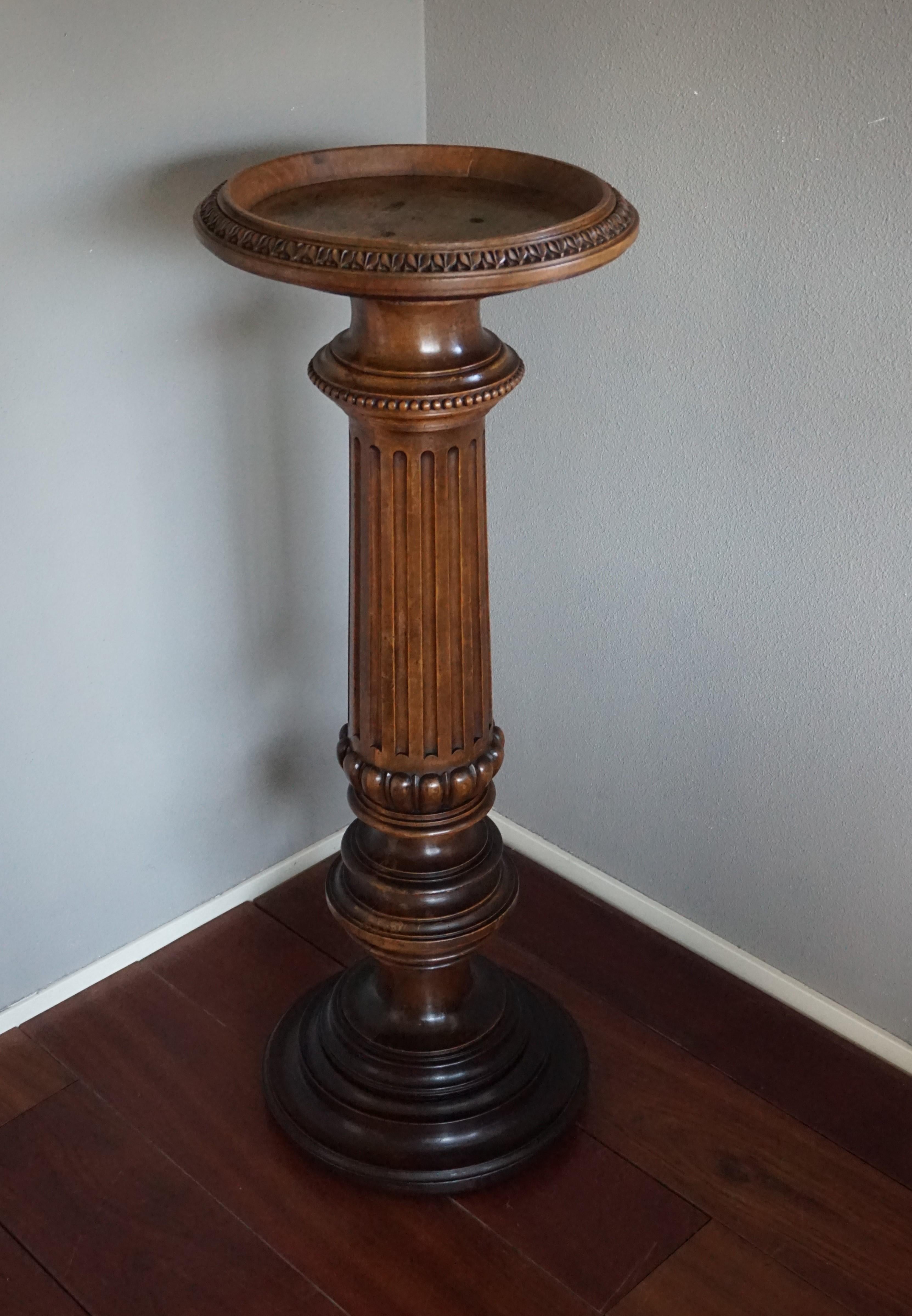 European Antique Late 19th Century Hand Carved Solid Nutwood Round Pedestal Display Stand