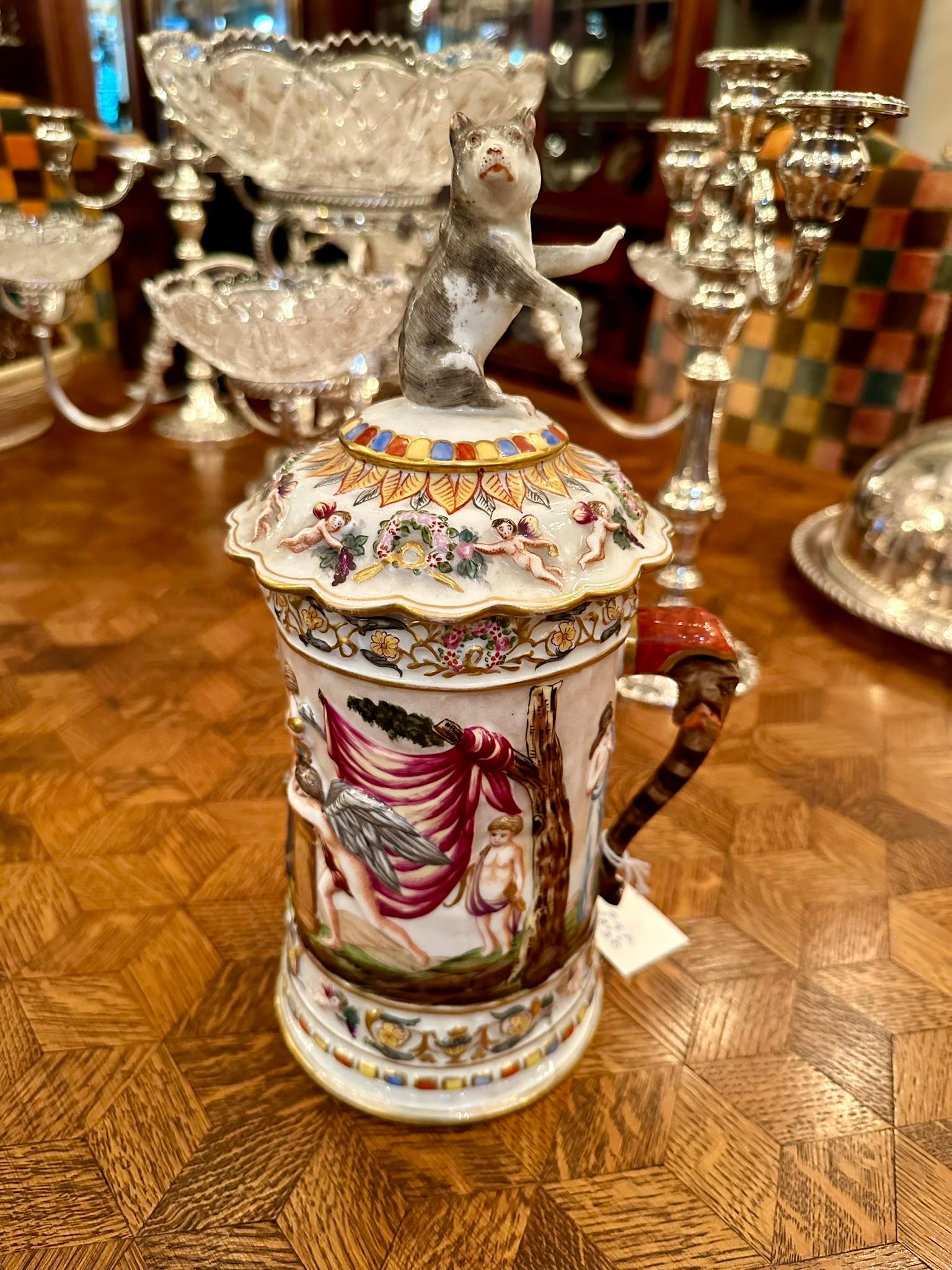 Ancienne tasse en porcelaine de Capo di Monte de la fin du 19e siècle avec couvercle. en vente 4