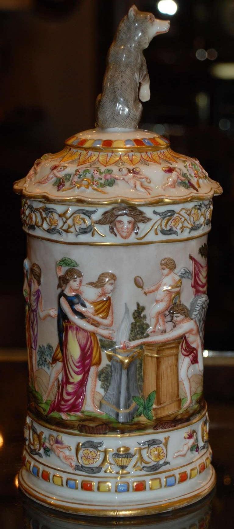 italien Ancienne tasse en porcelaine de Capo di Monte de la fin du 19e siècle avec couvercle. en vente