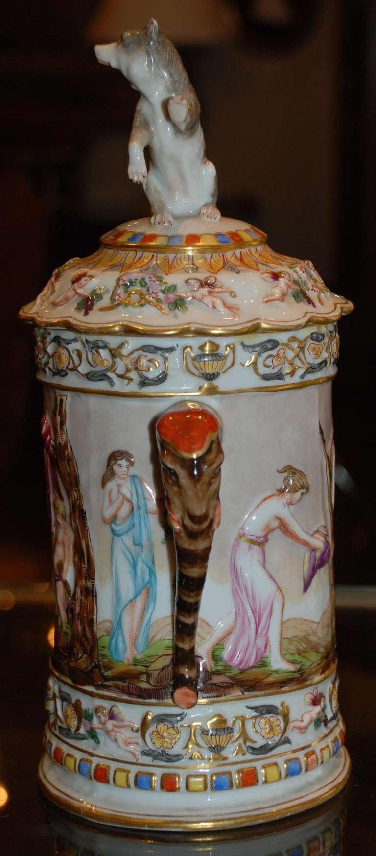 XIXe siècle Ancienne tasse en porcelaine de Capo di Monte de la fin du 19e siècle avec couvercle. en vente