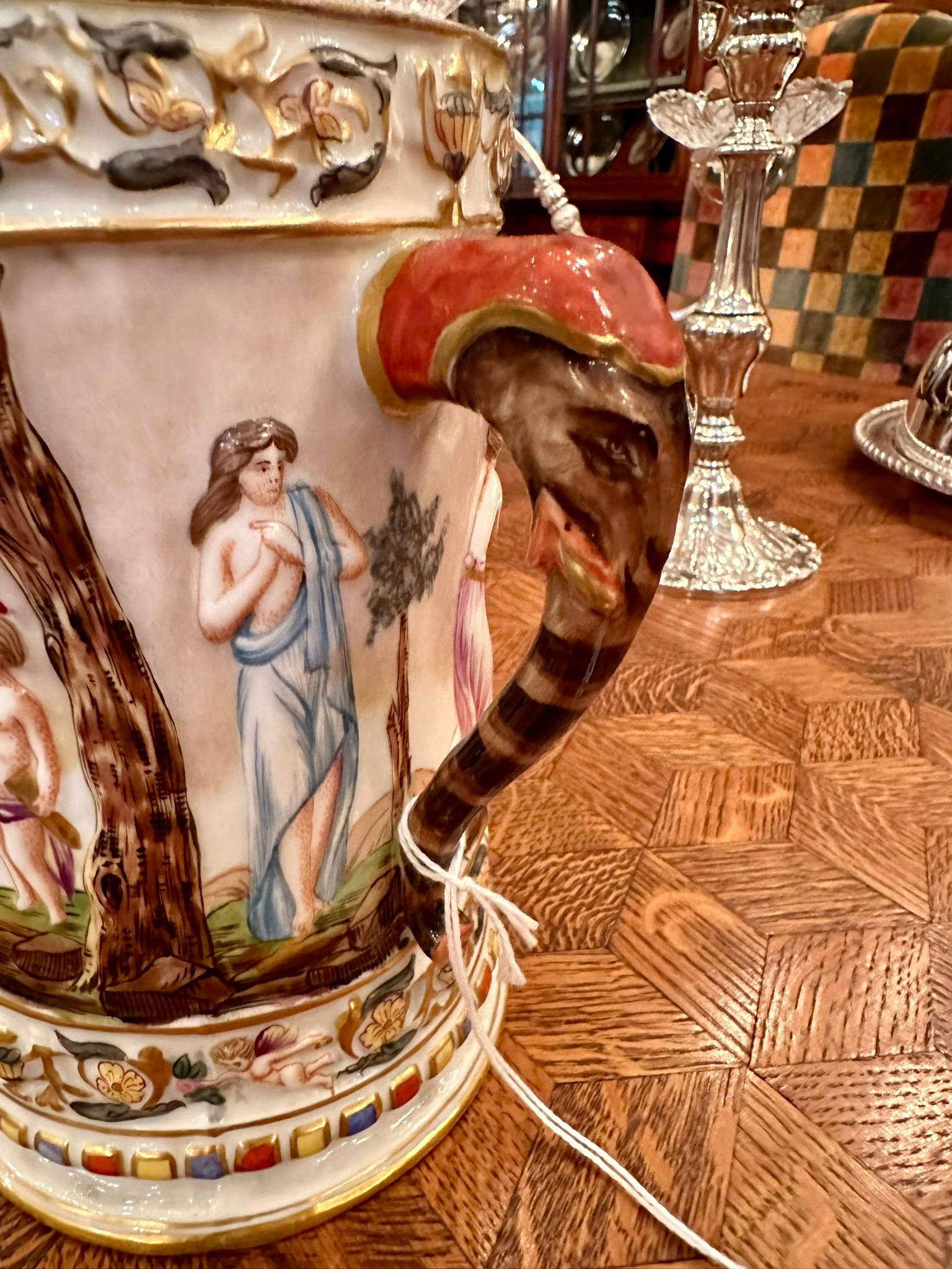 Ancienne tasse en porcelaine de Capo di Monte de la fin du 19e siècle avec couvercle. en vente 3