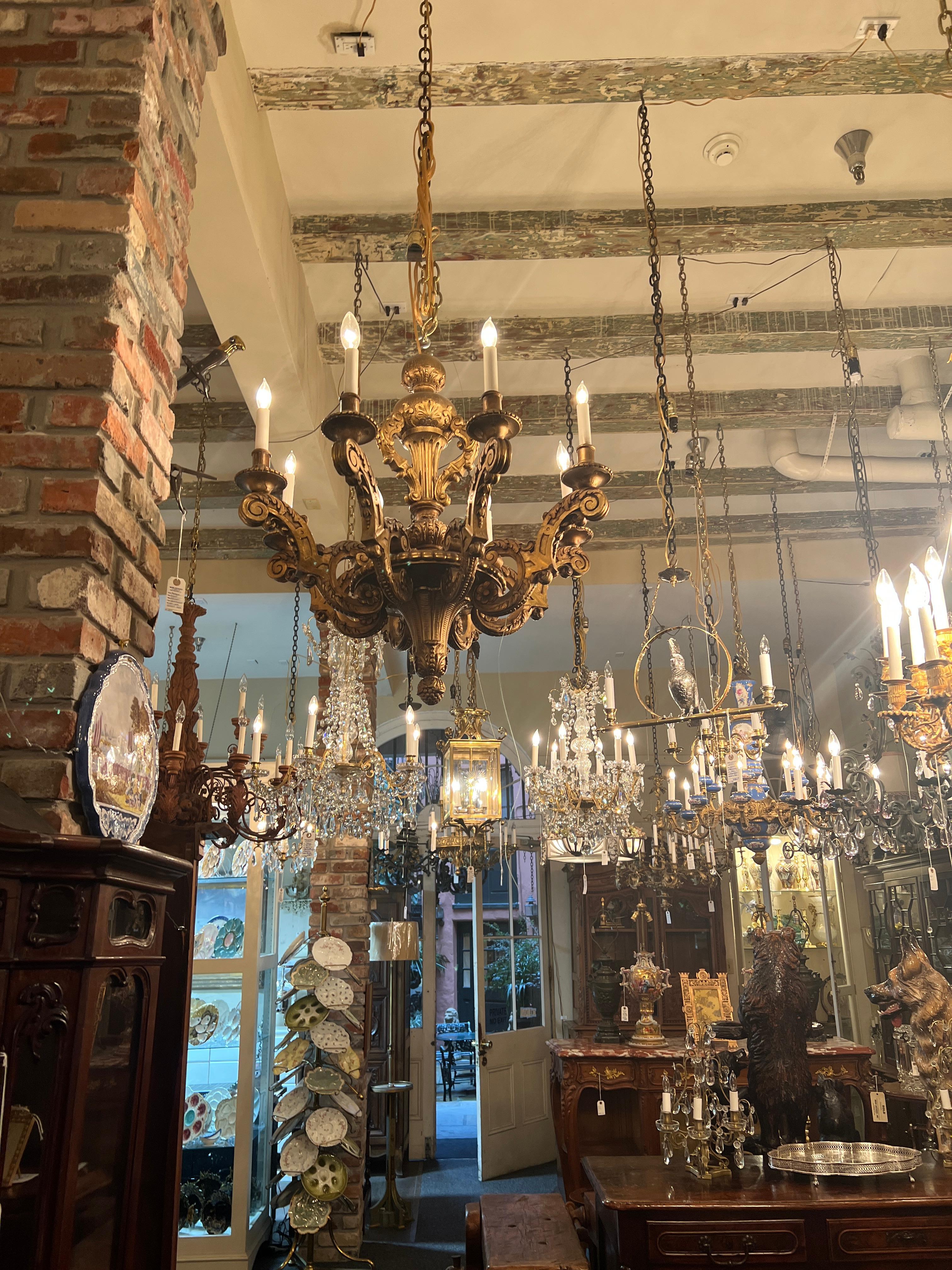 Antique Late 19th Century Italian Carved Wood Parcel Gilt Chandelier C 1890-1900 For Sale 3