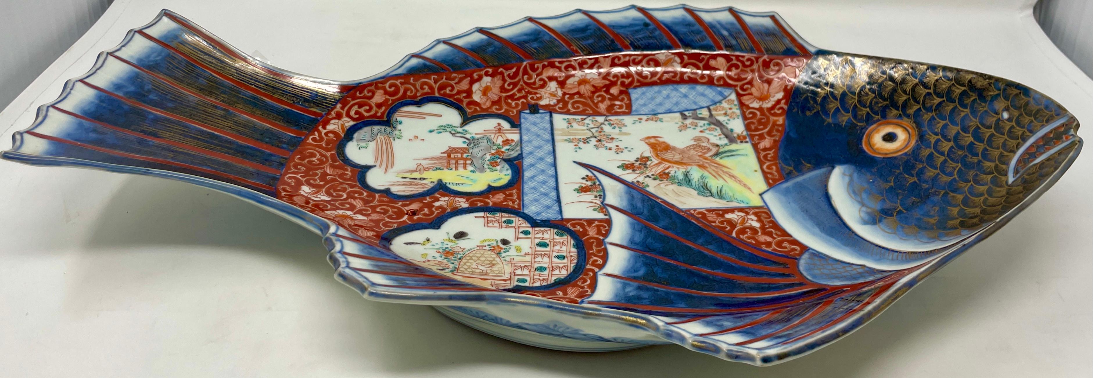 Antique late 19th century Japanese porcelain fish-shaped platter, circa 1890-1910.