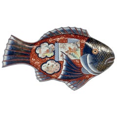 Antico piatto a forma di pesce in porcellana giapponese della fine del XIX secolo, circa 1890-1910