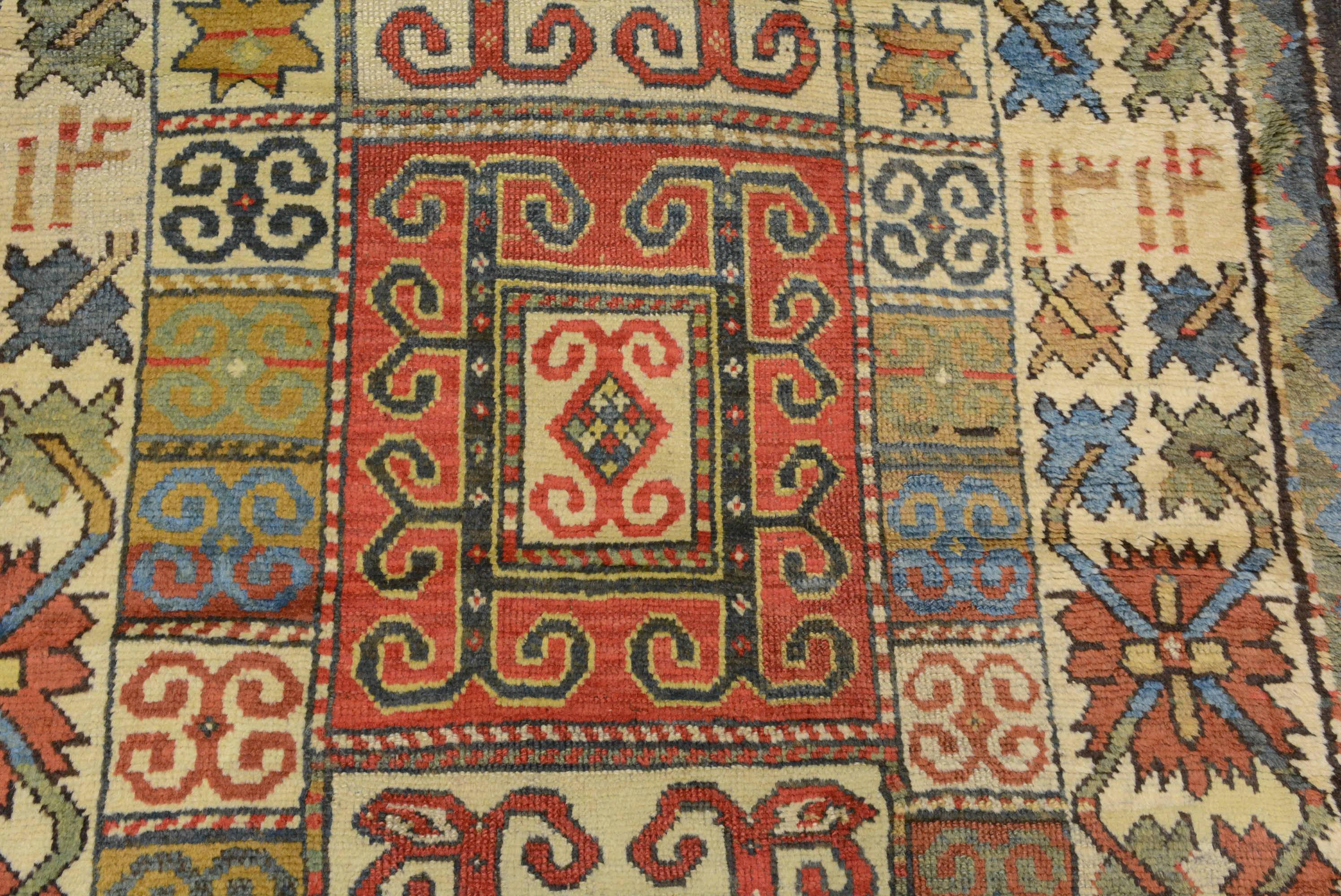 Antique tapis Kazak de la fin du 19ème siècle, daté de 1894 Bon état - En vente à Closter, NJ