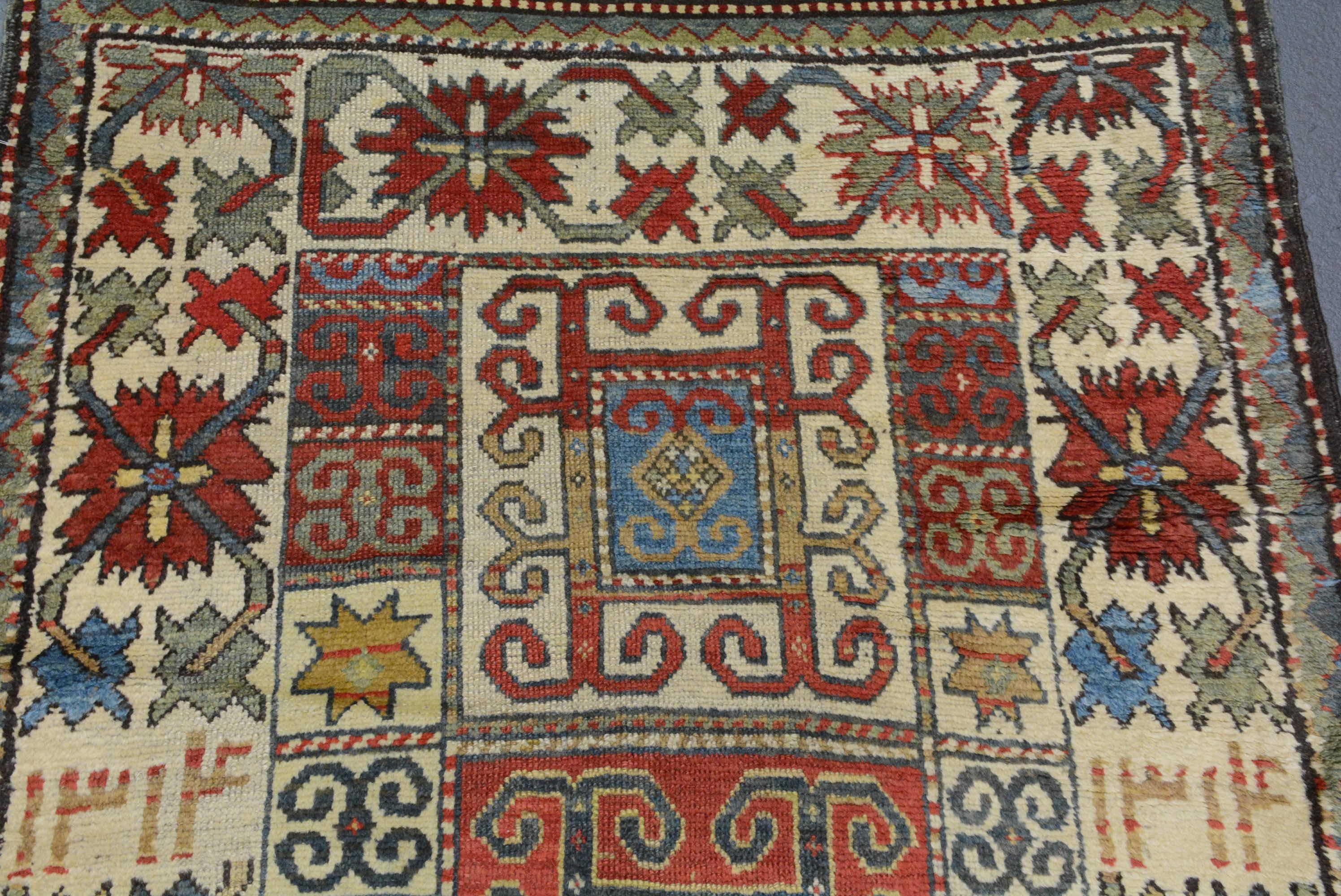 Antique tapis Kazak de la fin du 19ème siècle, daté de 1894 en vente 2