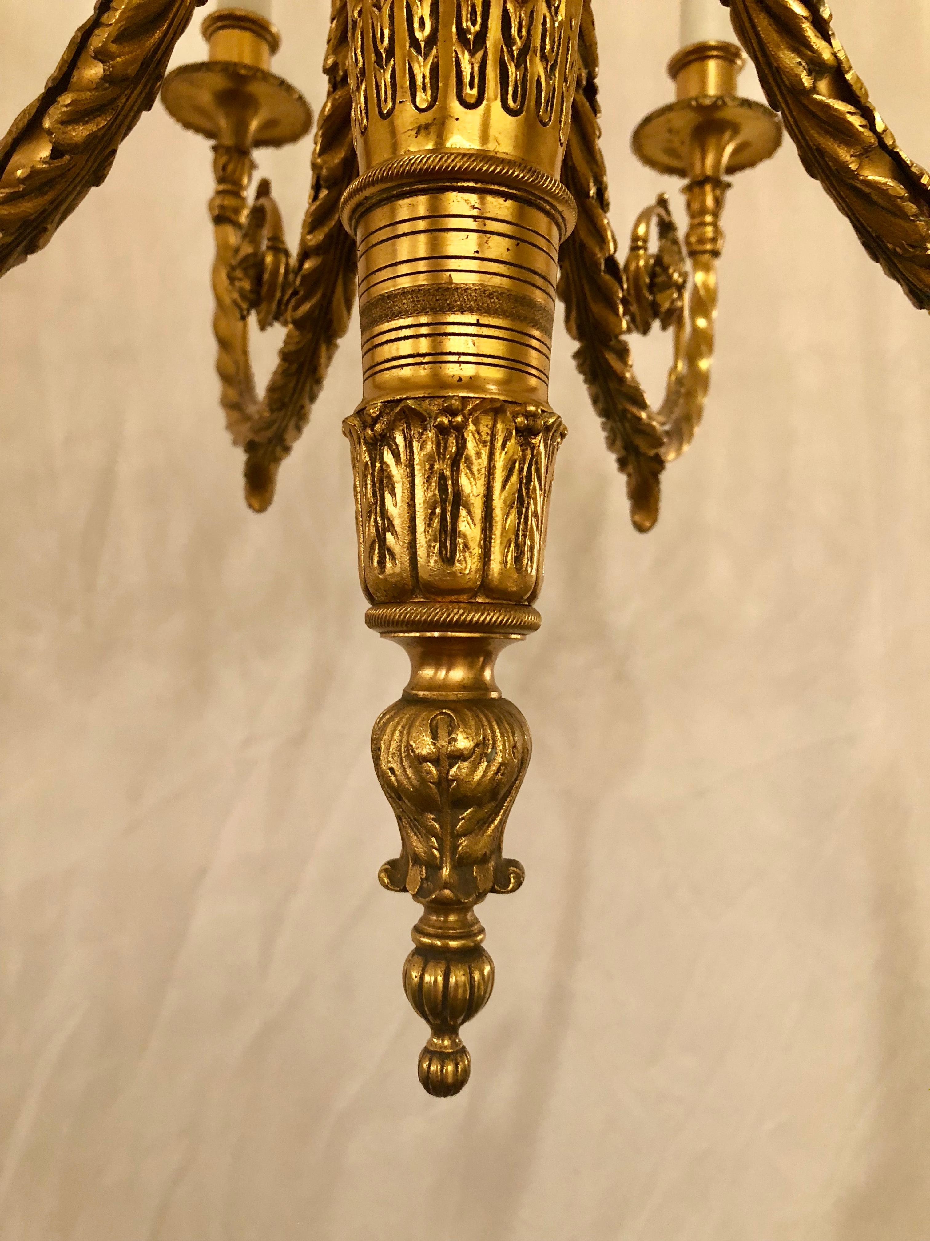 Antiker Louis XVI-Goldbronze-Kronleuchter, Ende des 19. Jahrhunderts, Alli für Alli im Zustand „Gut“ im Angebot in New Orleans, LA