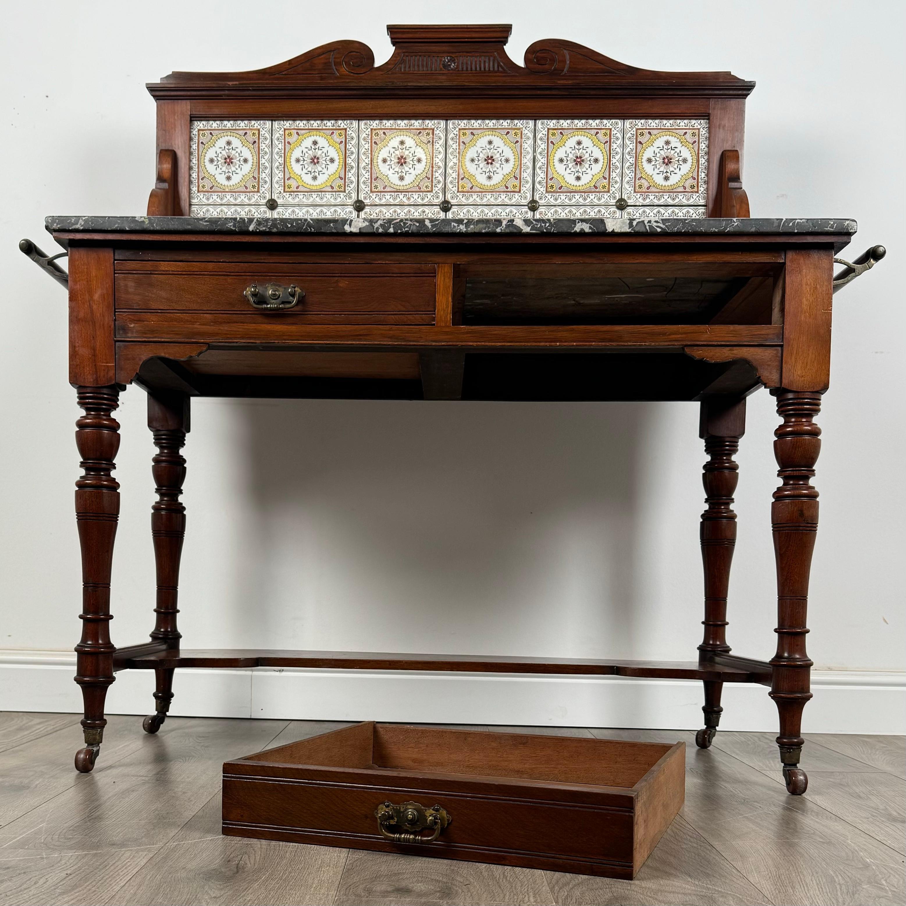 Ancien lavabo en noyer de la fin du 19ème siècle avec dessus en marbre ( REF AF-3466 ) en vente 4