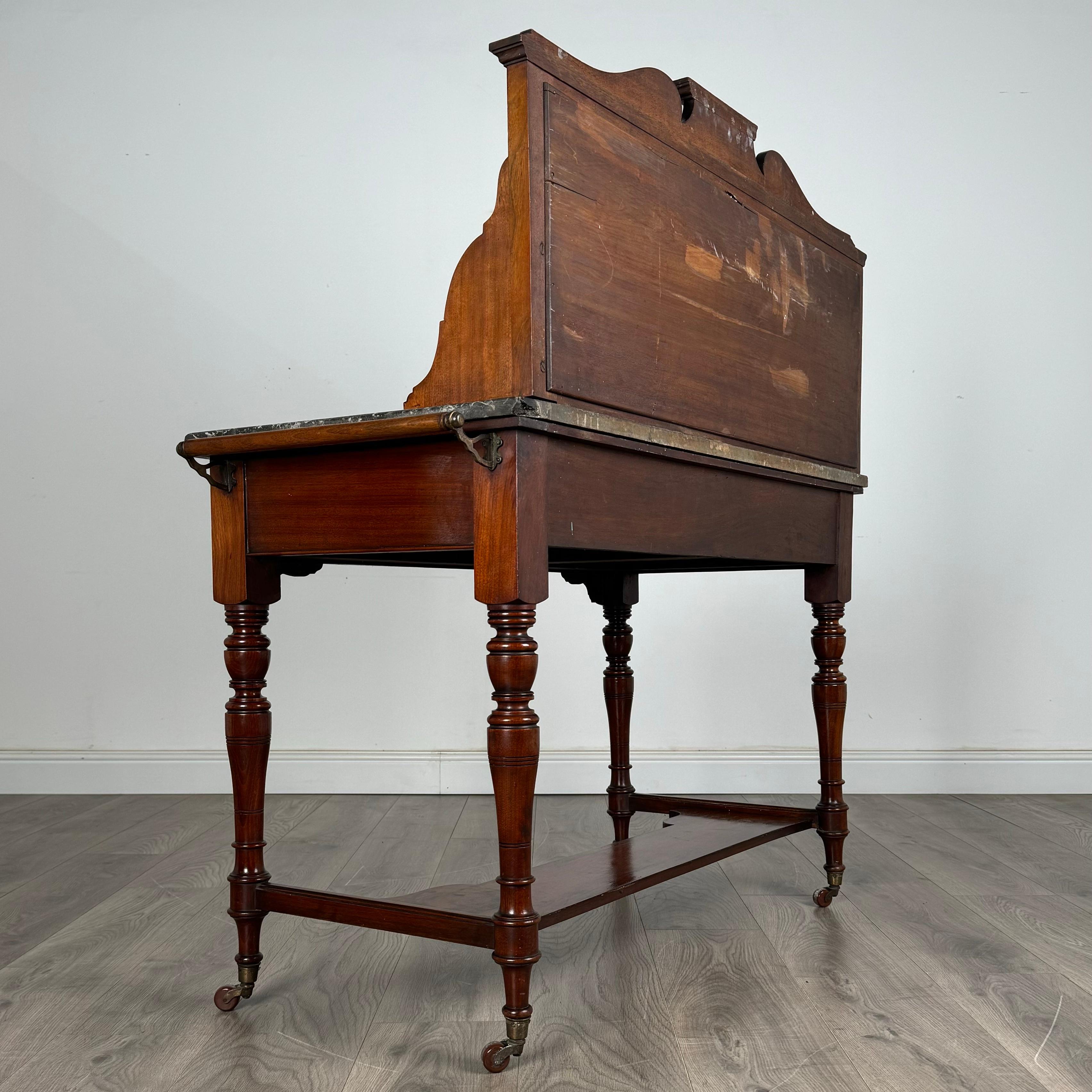 Ancien lavabo en noyer de la fin du 19ème siècle avec dessus en marbre ( REF AF-3466 ) Bon état - En vente à Ledbury, GB