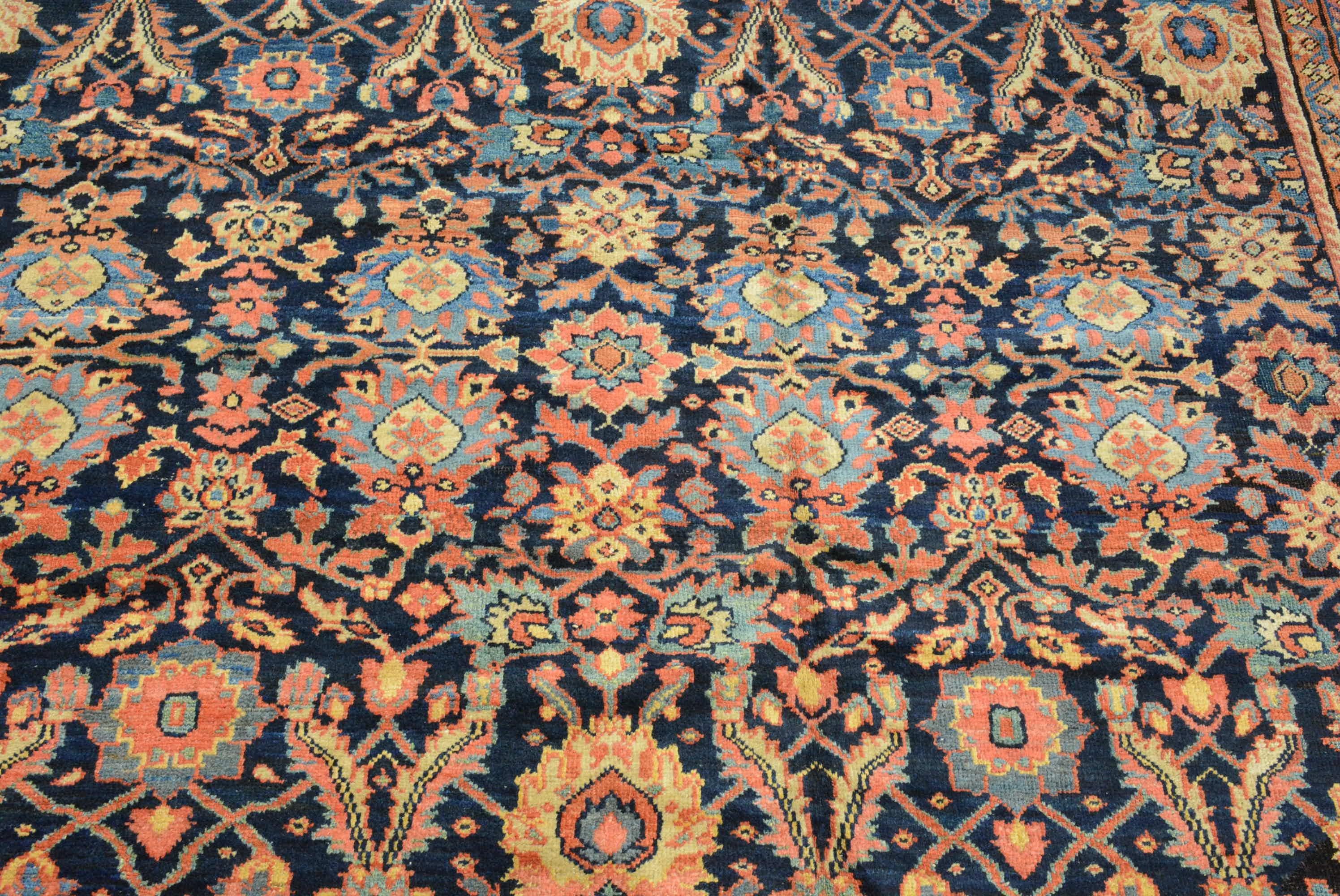 Antique Late 19th Century Persian Fereghan Carpet (Sarouk Farahan) im Angebot