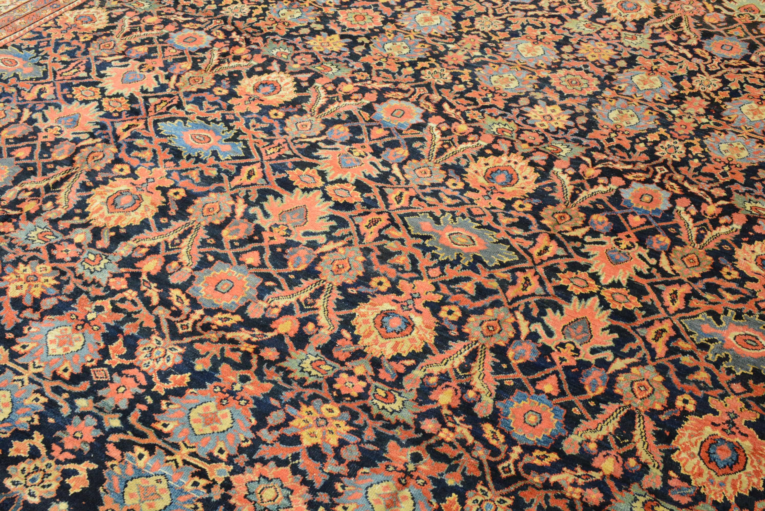 Antique Late 19th Century Persian Fereghan Carpet (Persisch) im Angebot