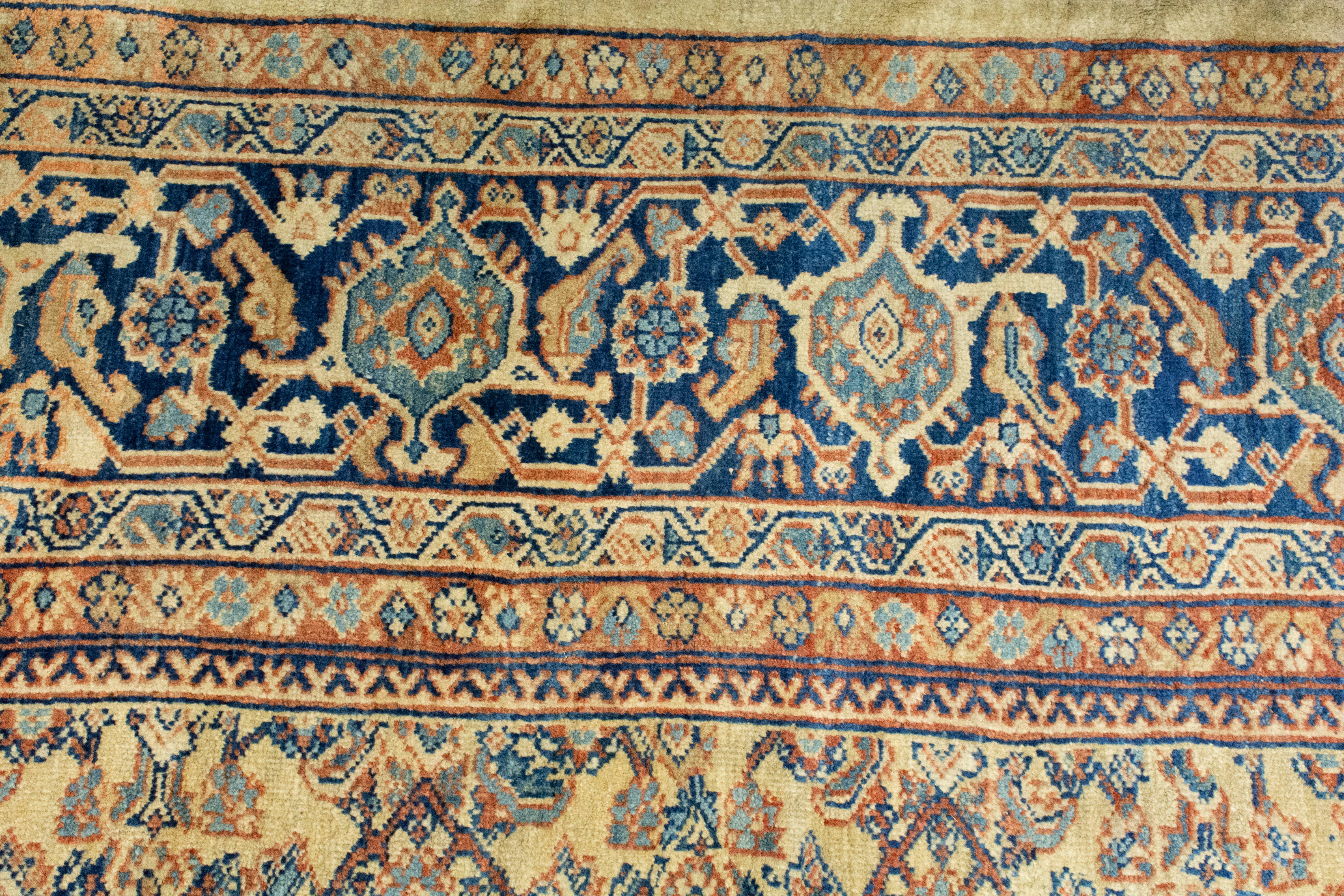 Antique Late 19th Century Persian Fereghan Carpet In Good Condition For Sale In Closter, NJ