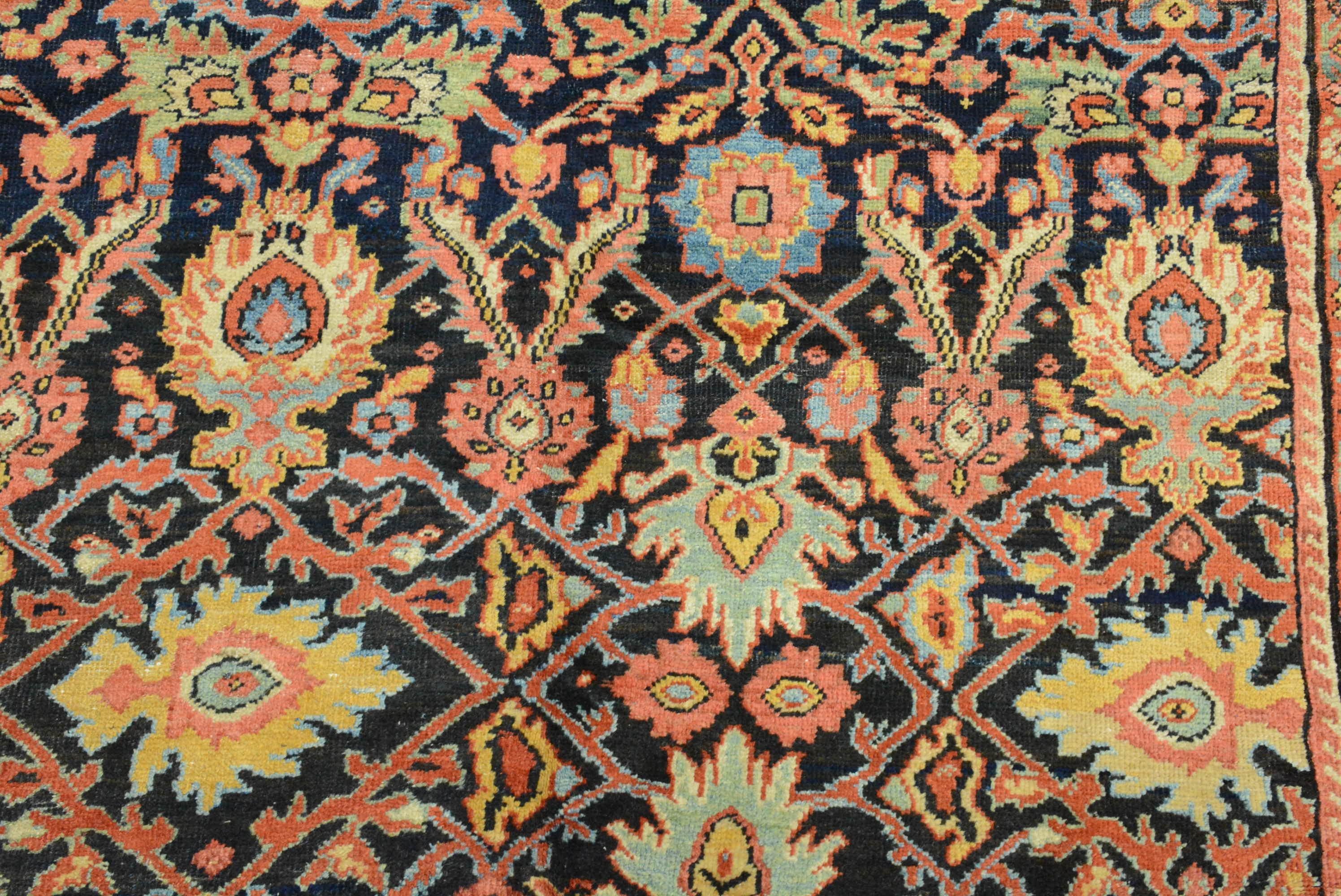 Antique Late 19th Century Persian Fereghan Carpet (Pflanzlich gefärbt) im Angebot