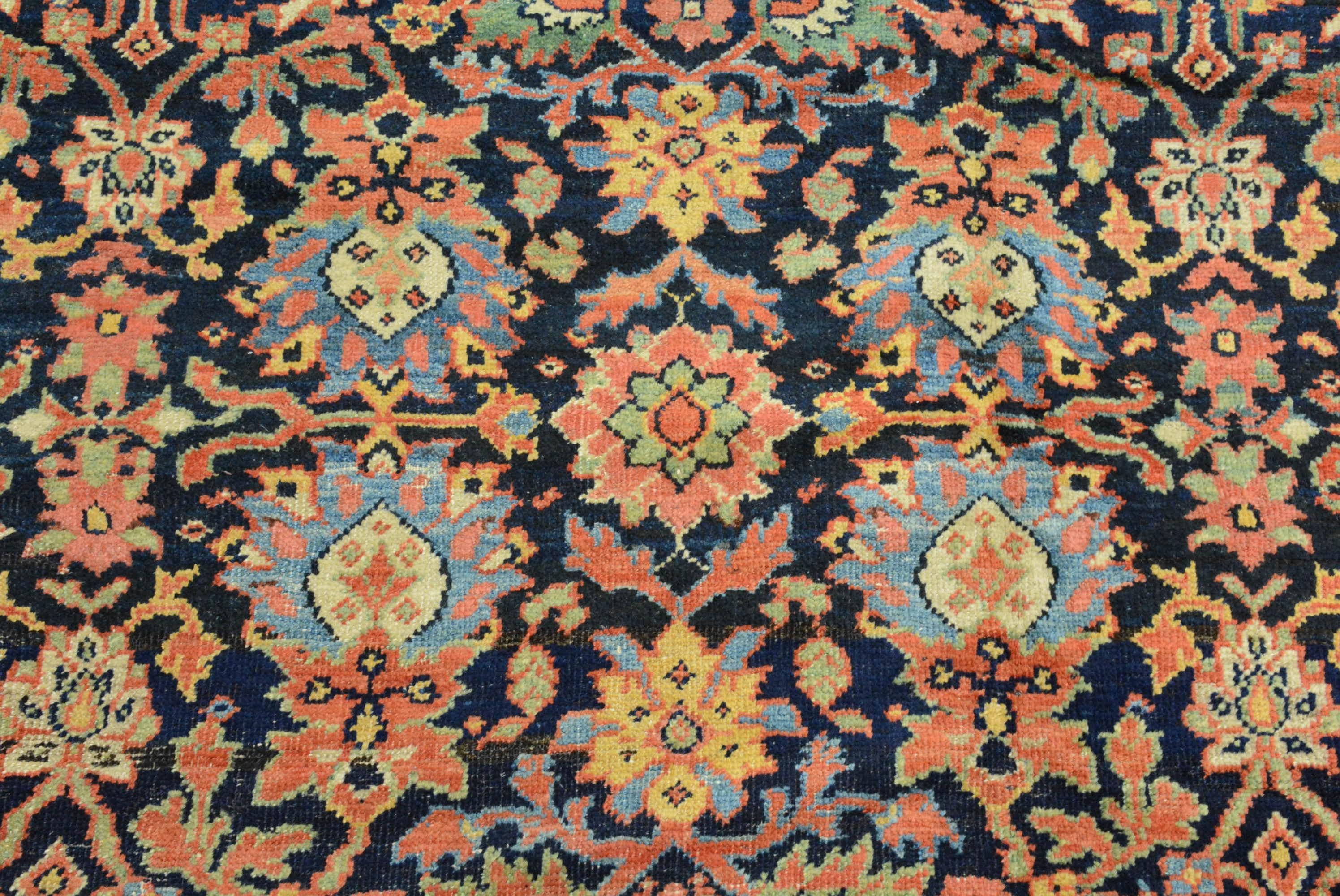 Antique Late 19th Century Persian Fereghan Carpet im Zustand „Gut“ im Angebot in Closter, NJ