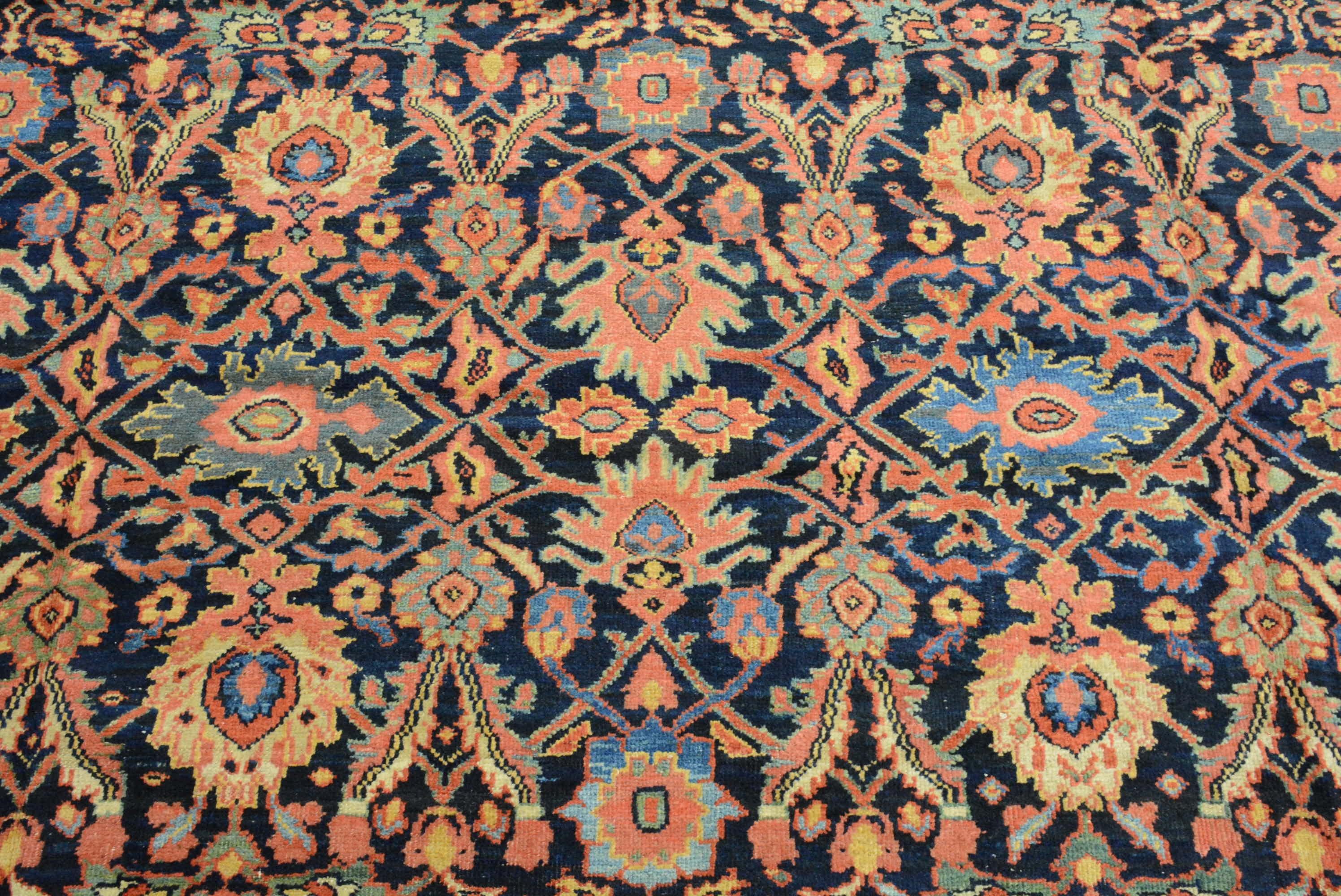 Antique Late 19th Century Persian Fereghan Carpet (19. Jahrhundert) im Angebot