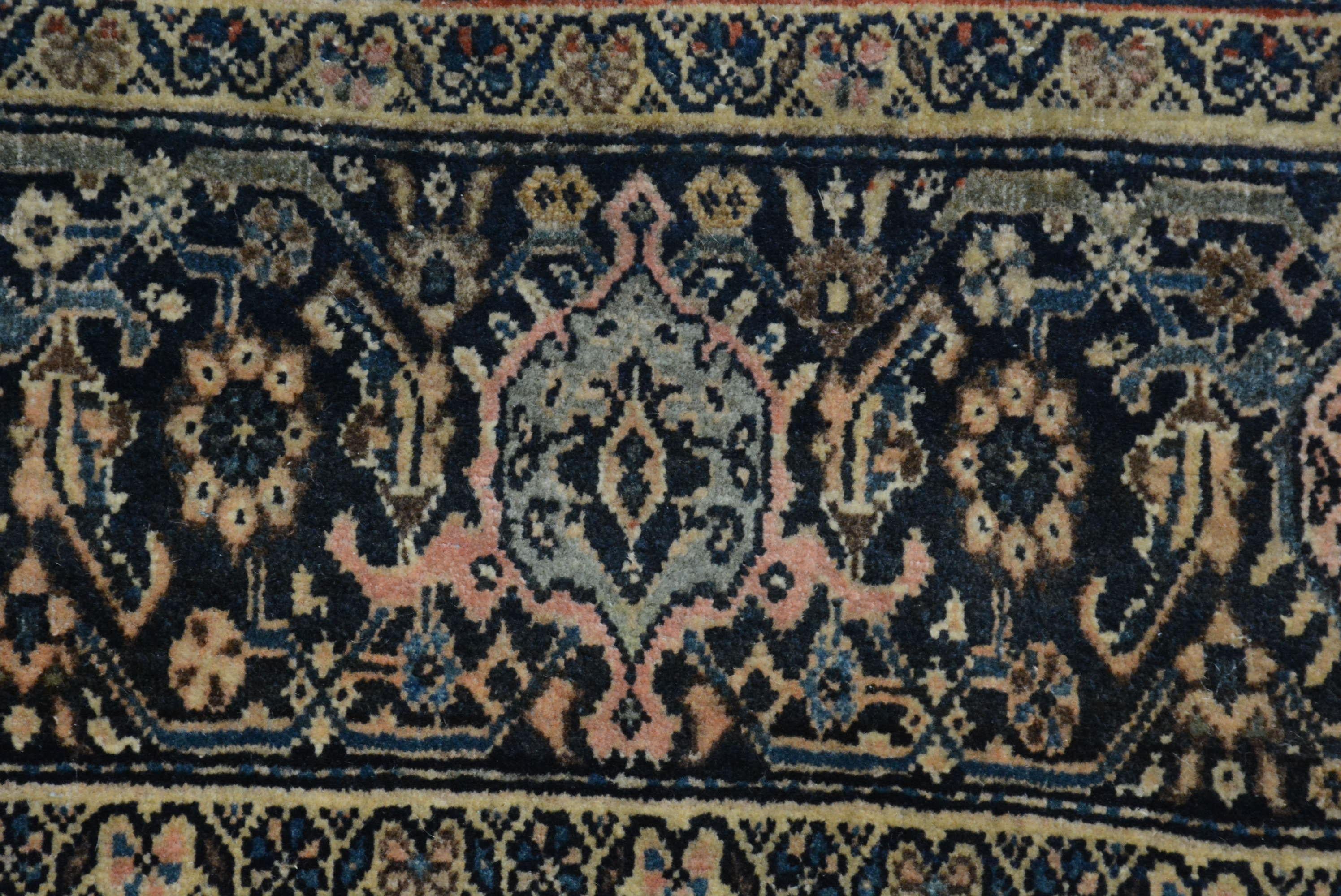 Antiker persischer Fereghan Sarouk-Teppich aus dem späten 19. (19. Jahrhundert) im Angebot