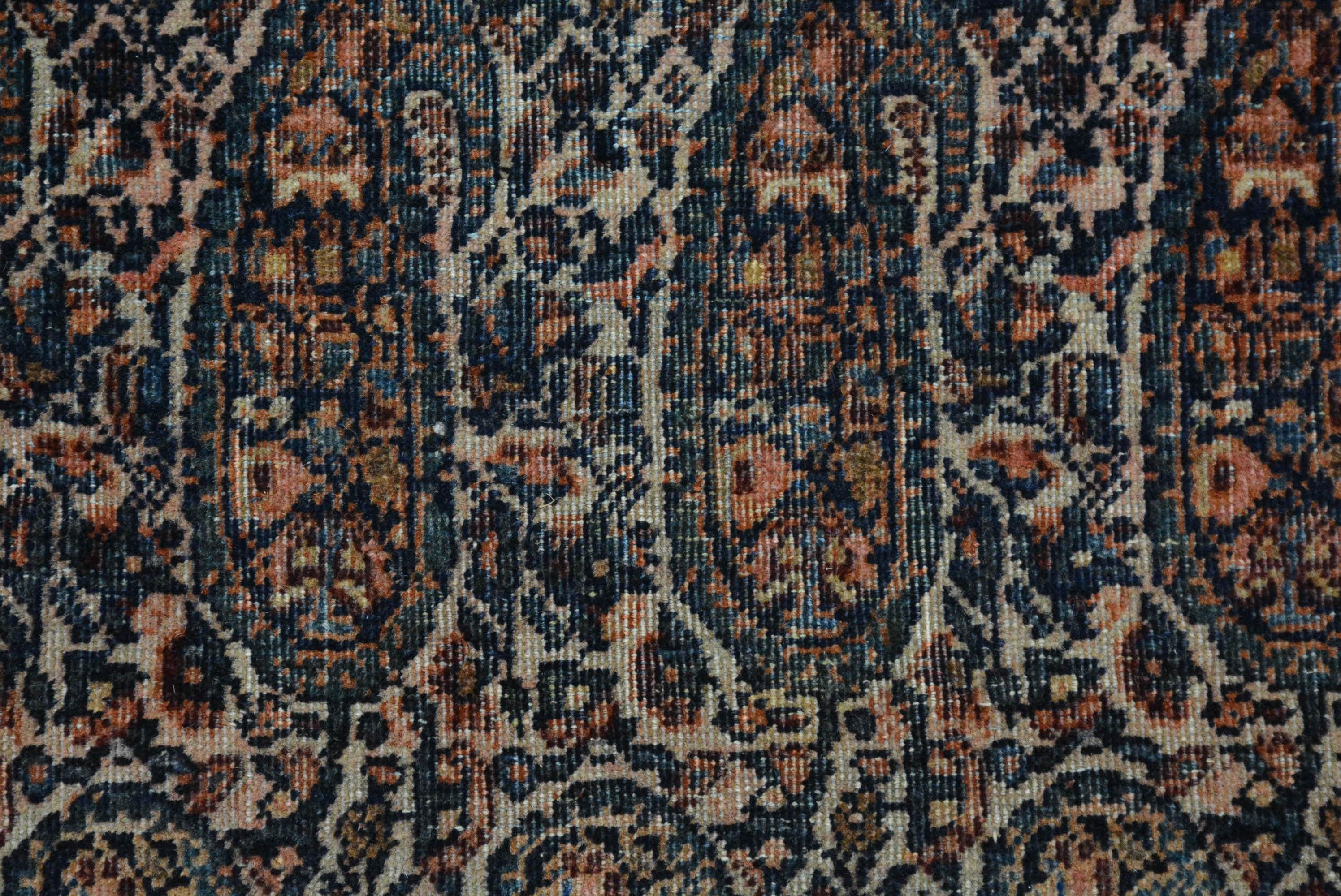 Antiker persischer Fereghan Sarouk-Teppich aus dem späten 19. im Angebot 1