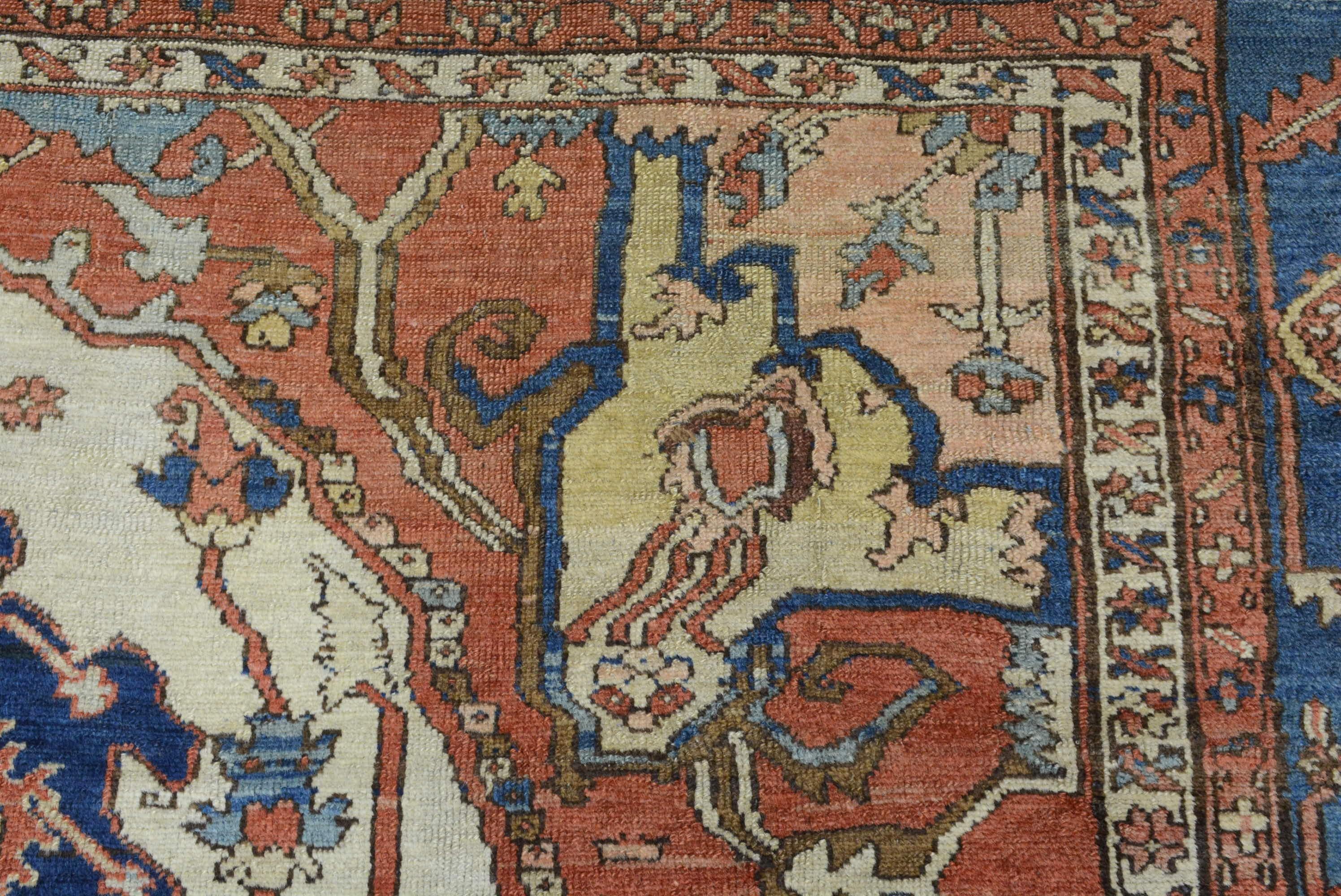 Antiker persischer Heriz-Teppich aus dem späten 19. Jahrhundert (Wolle) im Angebot