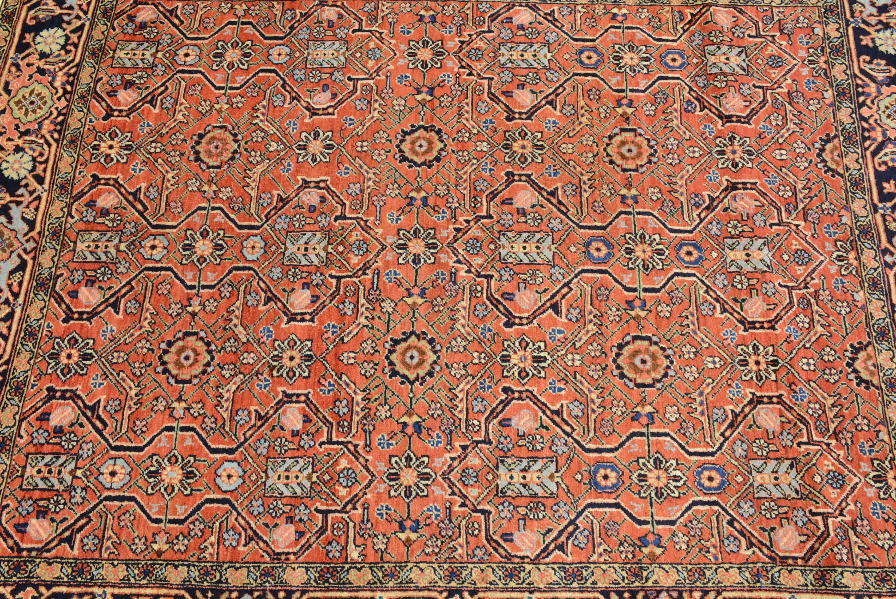 Townes est une ville du nord-ouest de la Perse (Iran) qui produit des tapis depuis le 19e siècle.  Il est situé sur le mont Sabalan, une source importante de cuivre, dont le sommet s'élève à 15 784 pieds.  La qualité de la laine utilisée pour ces