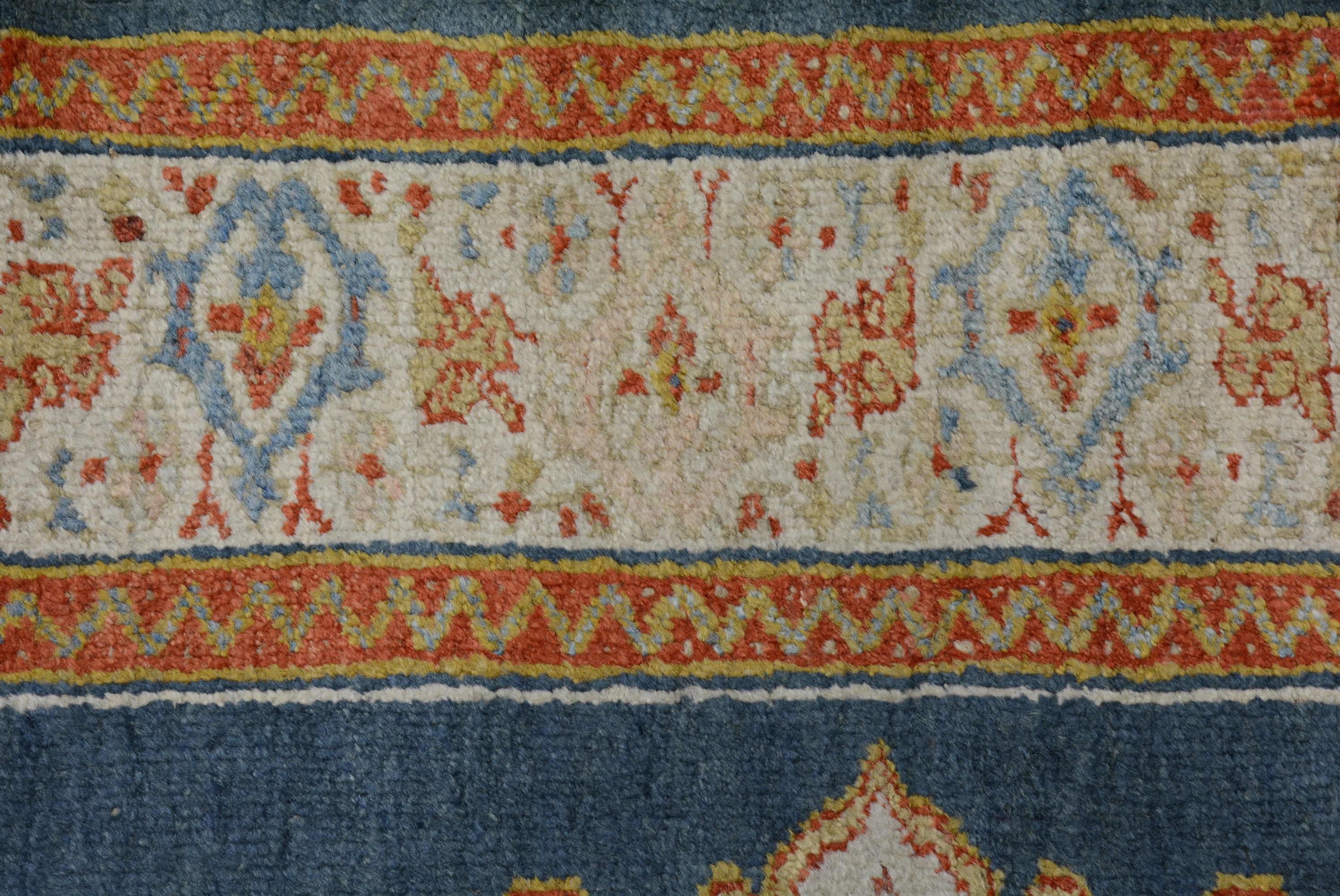 Antiker persischer Sultanabad-Teppich aus dem späten 19. (19. Jahrhundert) im Angebot