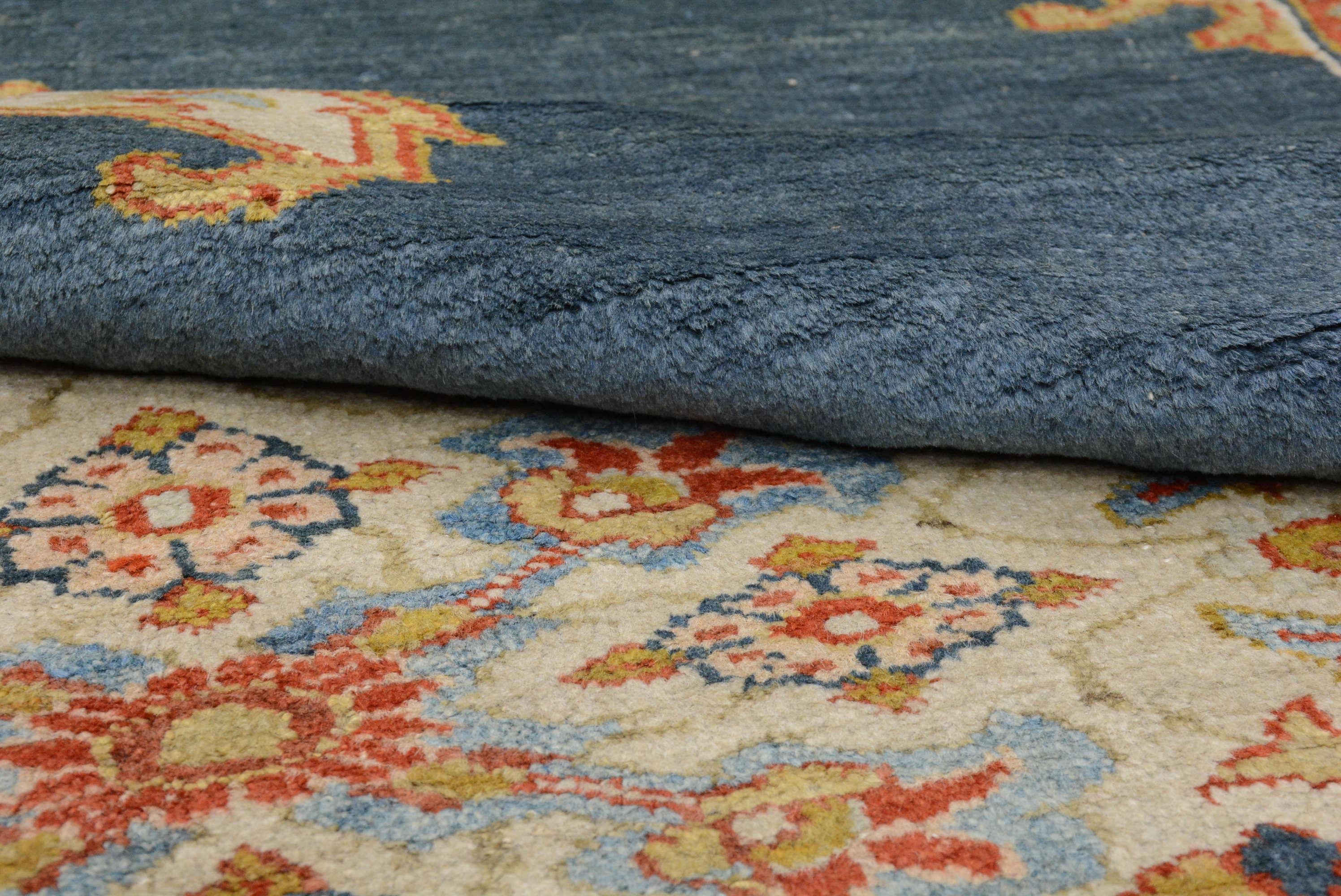 Antiker persischer Sultanabad-Teppich aus dem späten 19. im Angebot 2