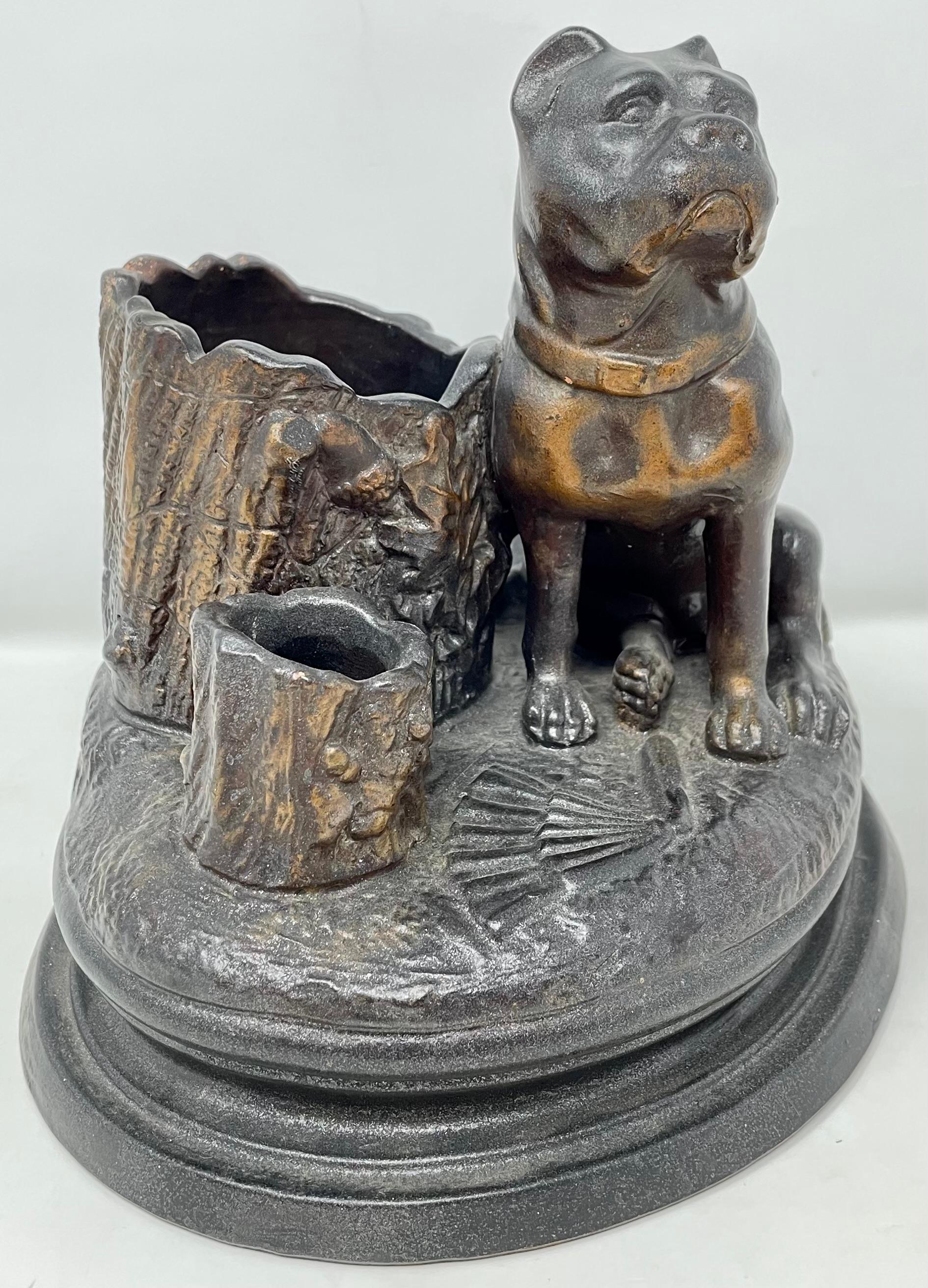 Antiker Zigarrenhalter aus salzglasierter Keramik des späten 19. Jahrhunderts in Form eines Hundes. (Glasiert) im Angebot