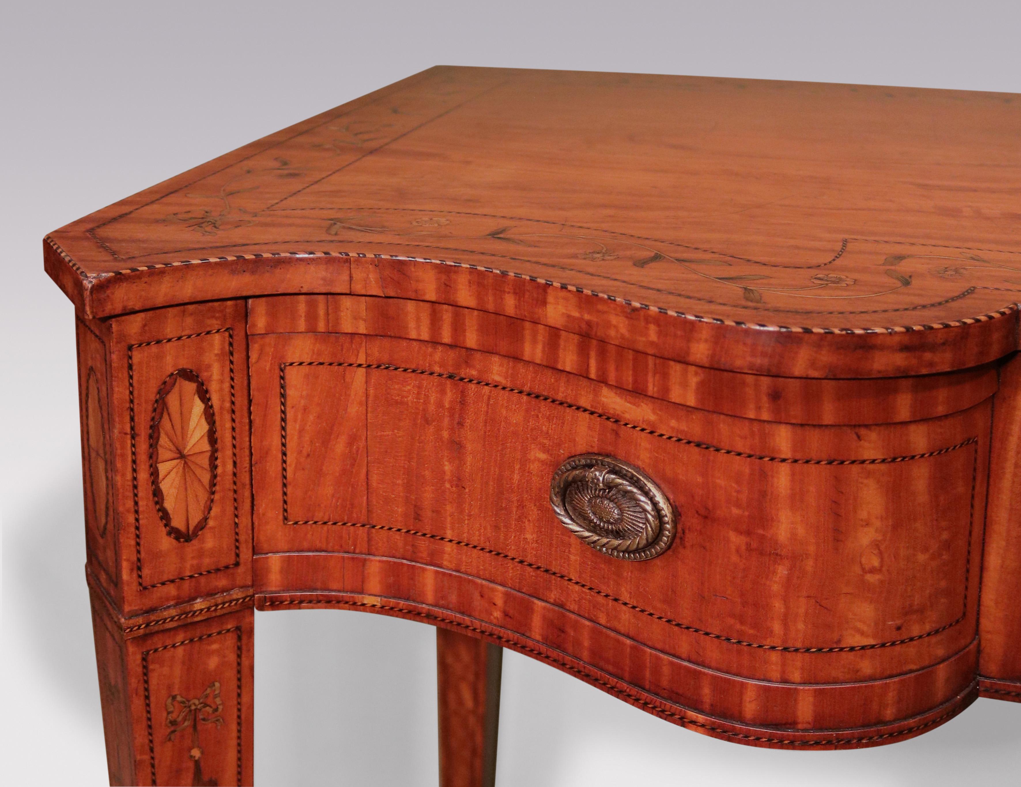 Antique late 19th century satinwood serpentine hall table In Good Condition For Sale In London, GB