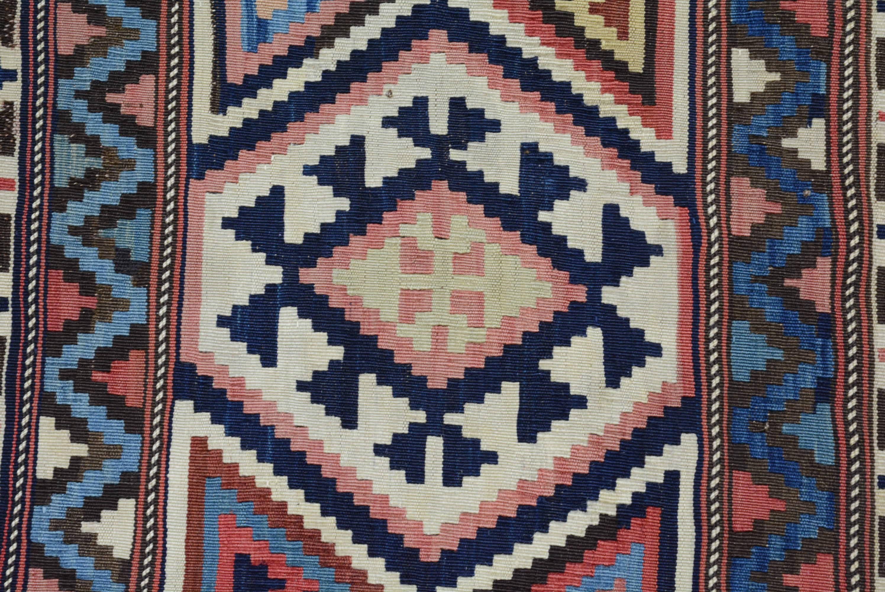 Antiker Schirwan-Kilim aus dem späten 19. im Zustand „Gut“ im Angebot in Closter, NJ