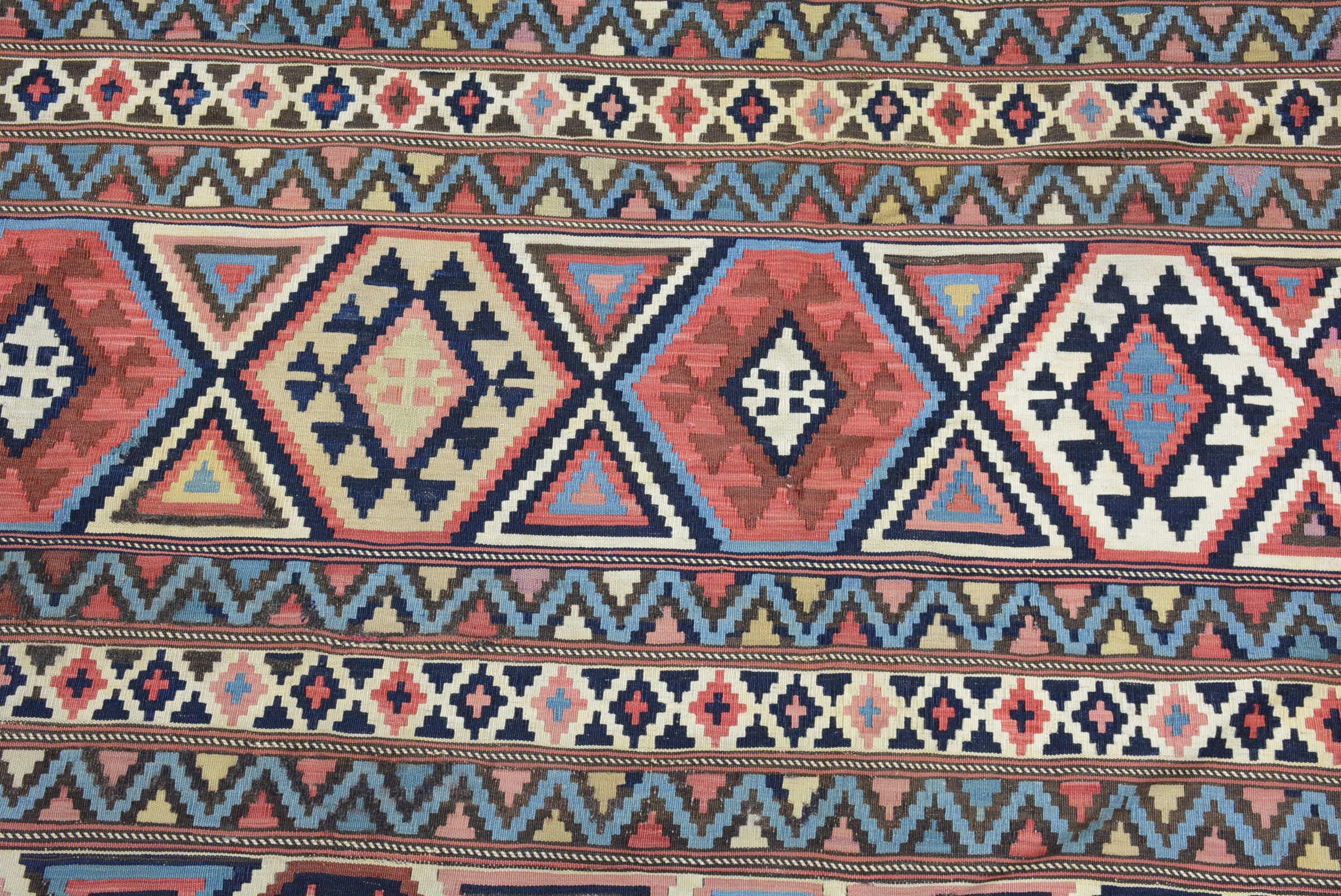 Antiker Schirwan-Kilim aus dem späten 19. (19. Jahrhundert) im Angebot