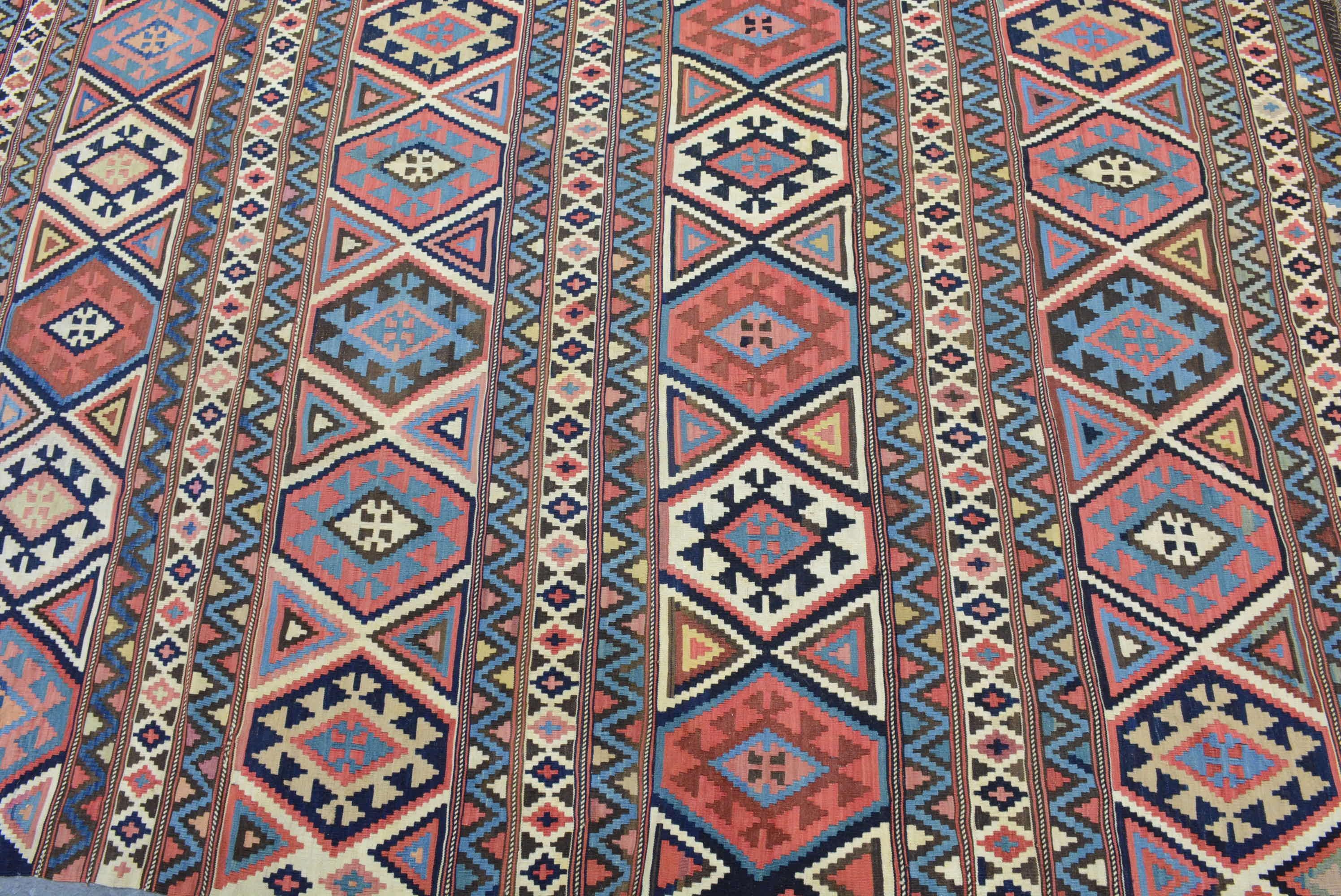Antiker Schirwan-Kilim aus dem späten 19. (Wolle) im Angebot