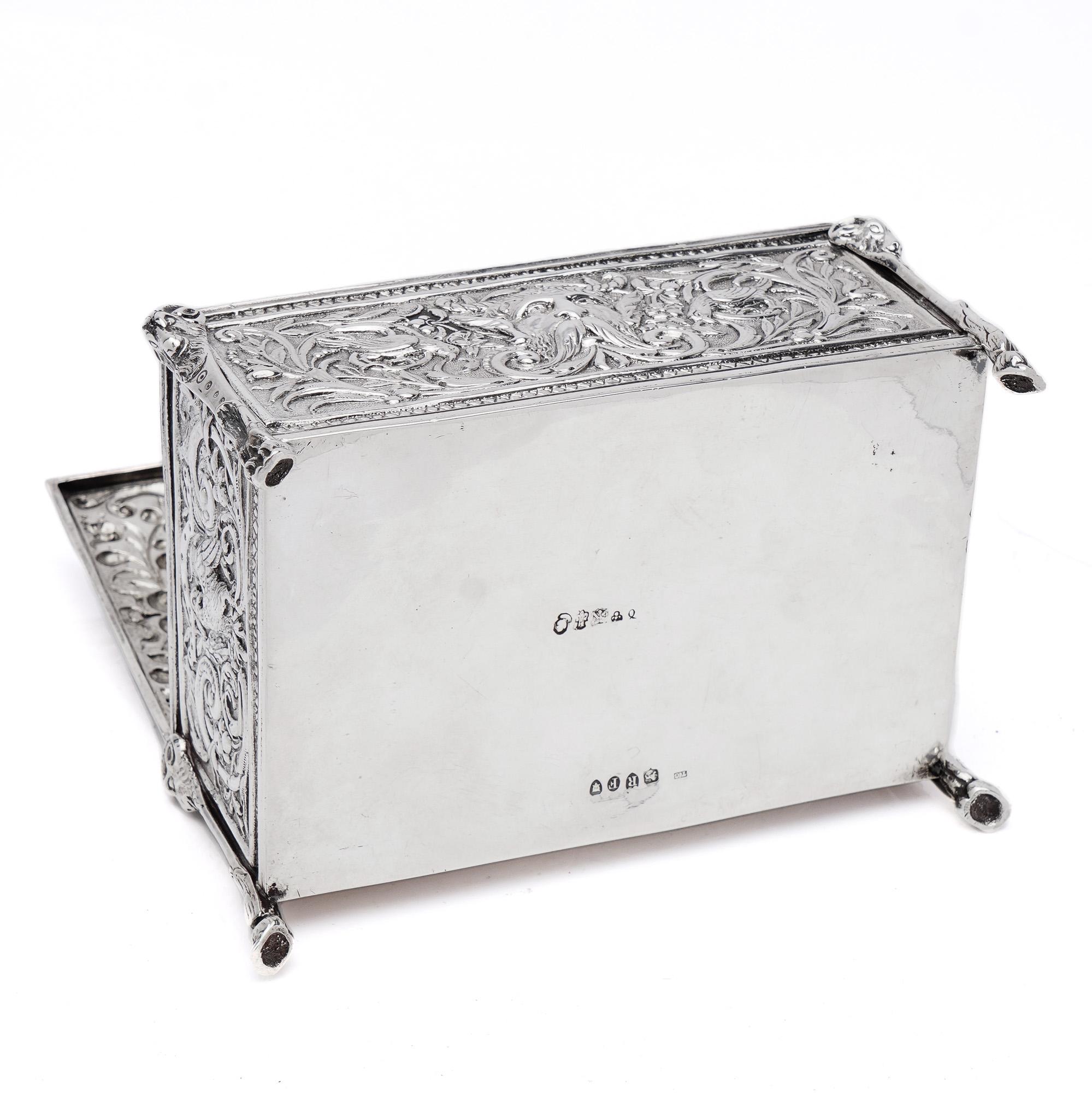 Antique Late 19th Century Silver Repoussé Decorated Jewellery Box with Cherubs In Good Condition For Sale In Braintree, GB
