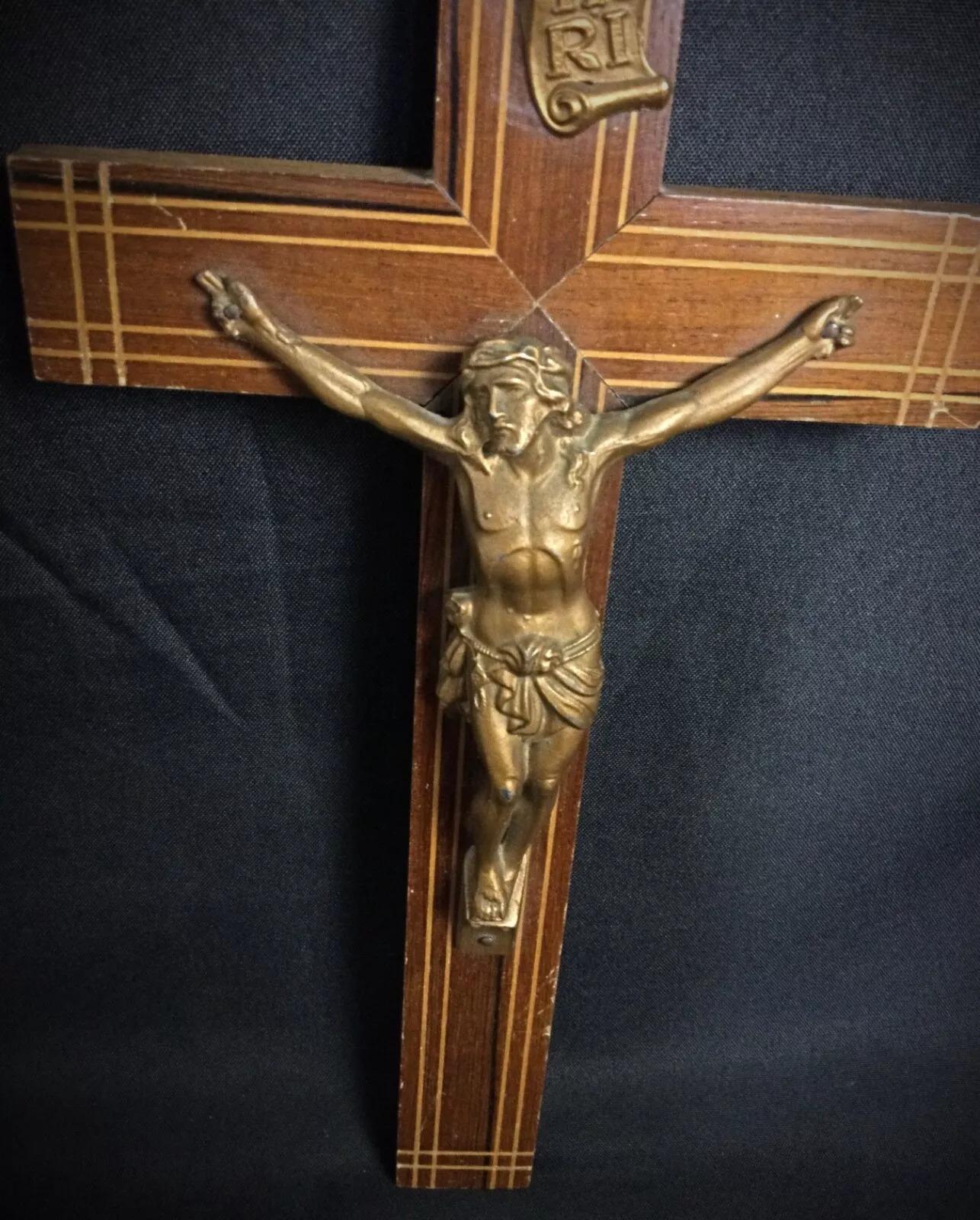 French Antique Late 20th Century Wooden Crucifix with Spelter Corpus - 2Y306 For Sale