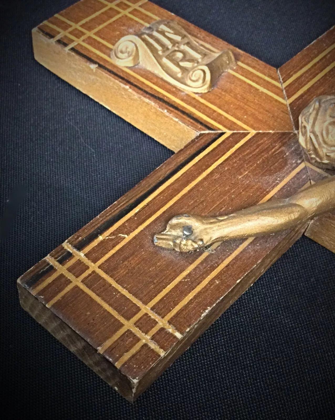 Antique Late 20th Century Wooden Crucifix with Spelter Corpus - 2Y306 In Good Condition For Sale In Bordeaux, FR