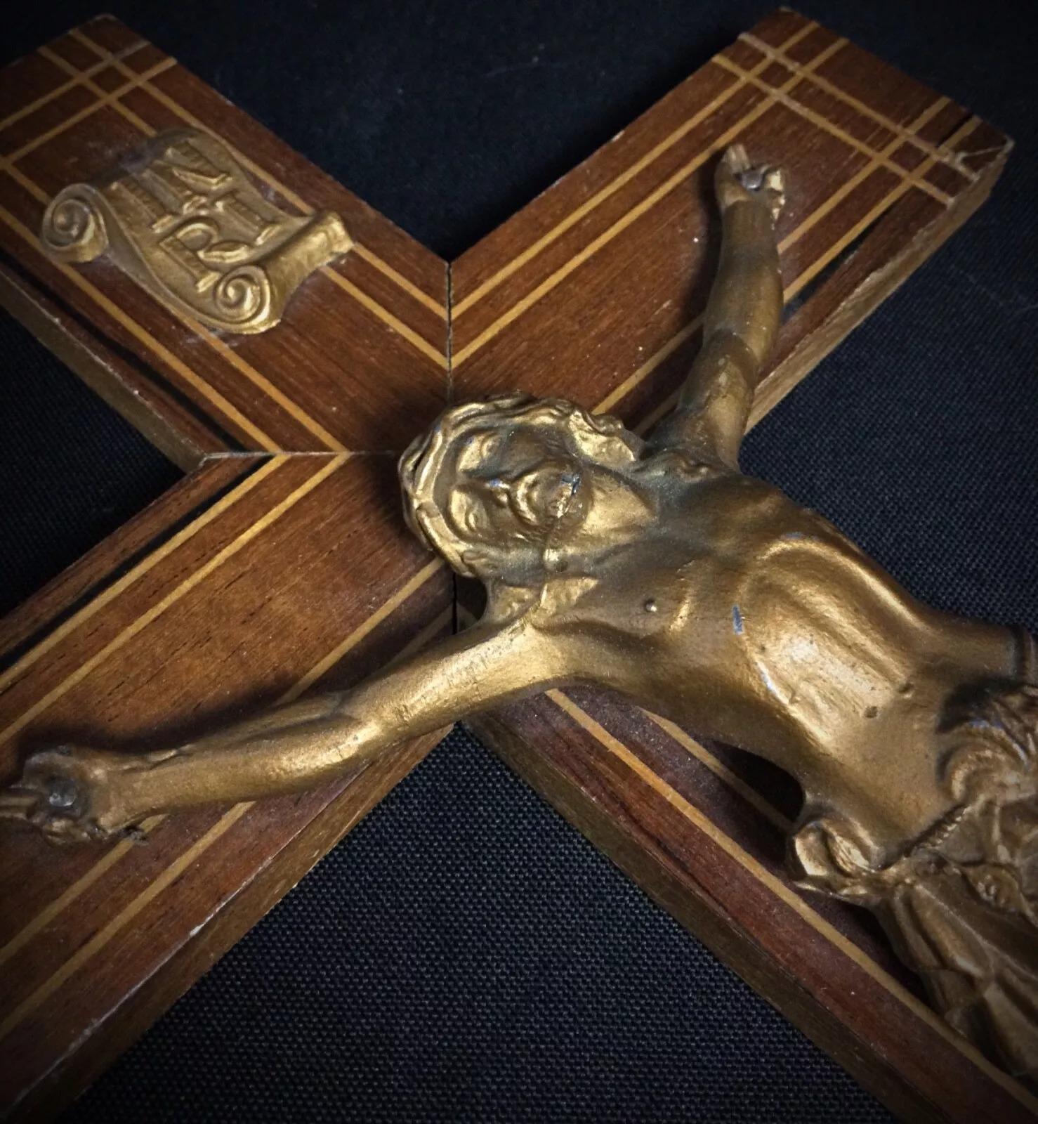 Antique Late 20th Century Wooden Crucifix with Spelter Corpus - 2Y306 For Sale 5