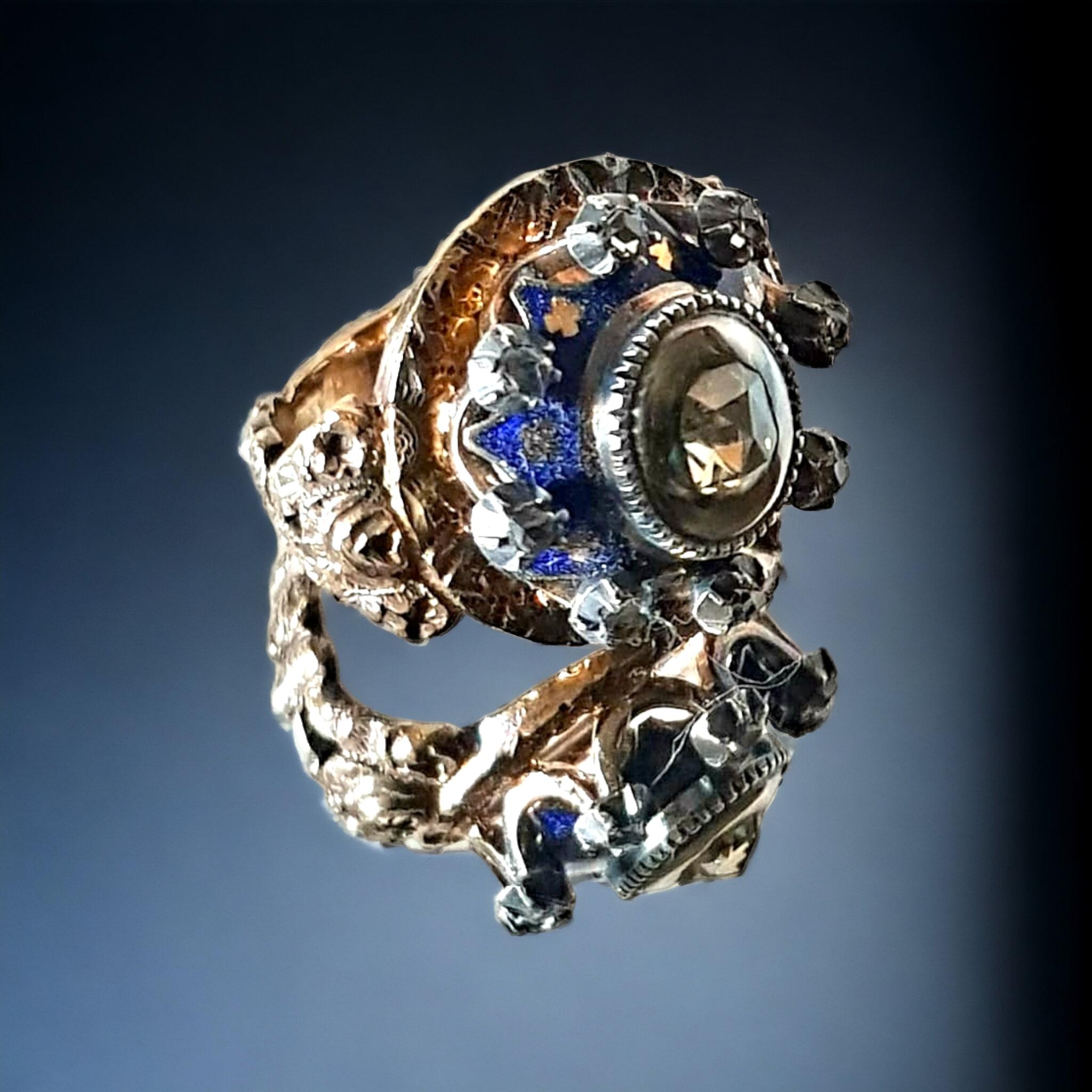 Taille rose Bague ancienne de la fin du baroque (rococo), diamants et émail bleu en vente