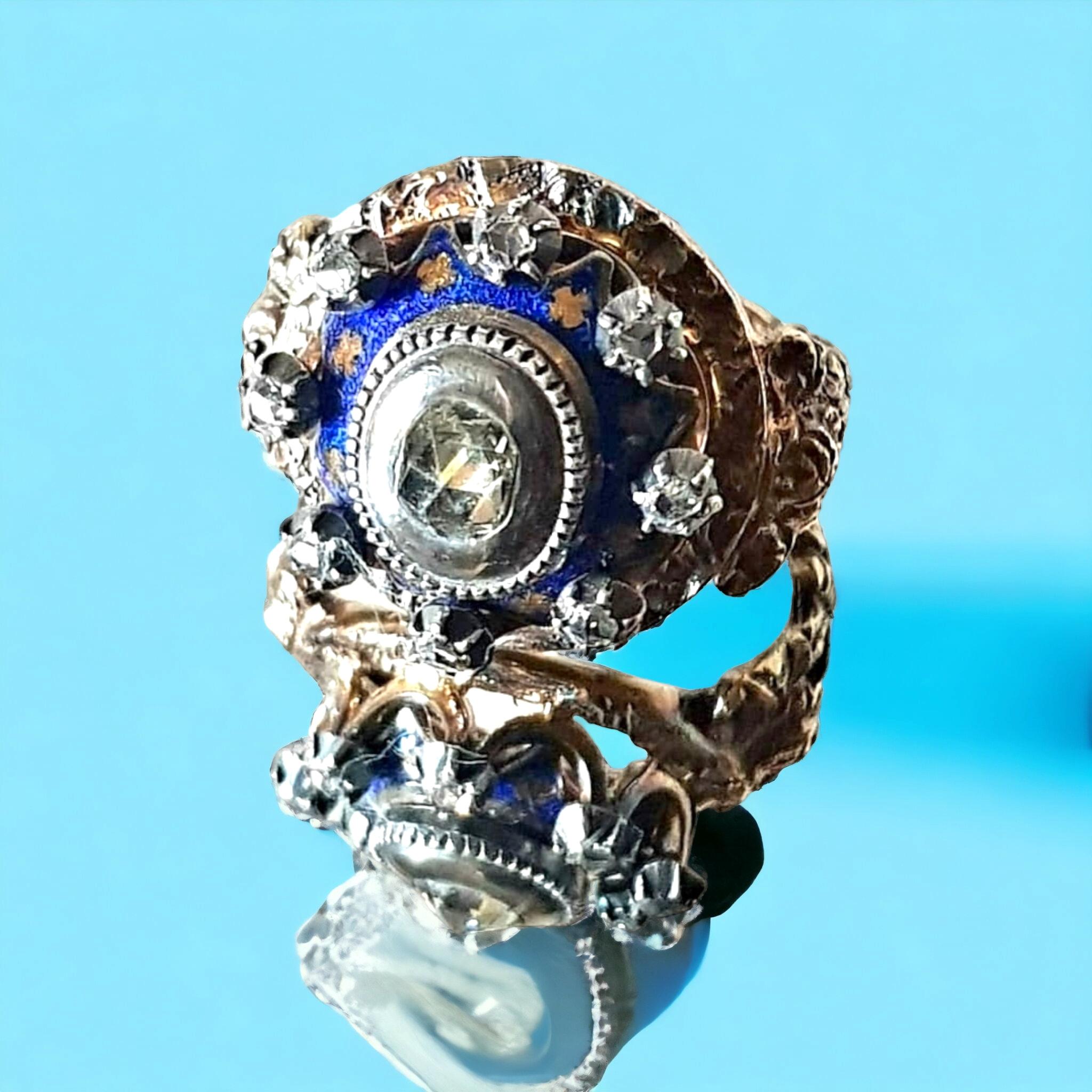 Bague ancienne de la fin du baroque (rococo), diamants et émail bleu Unisexe en vente