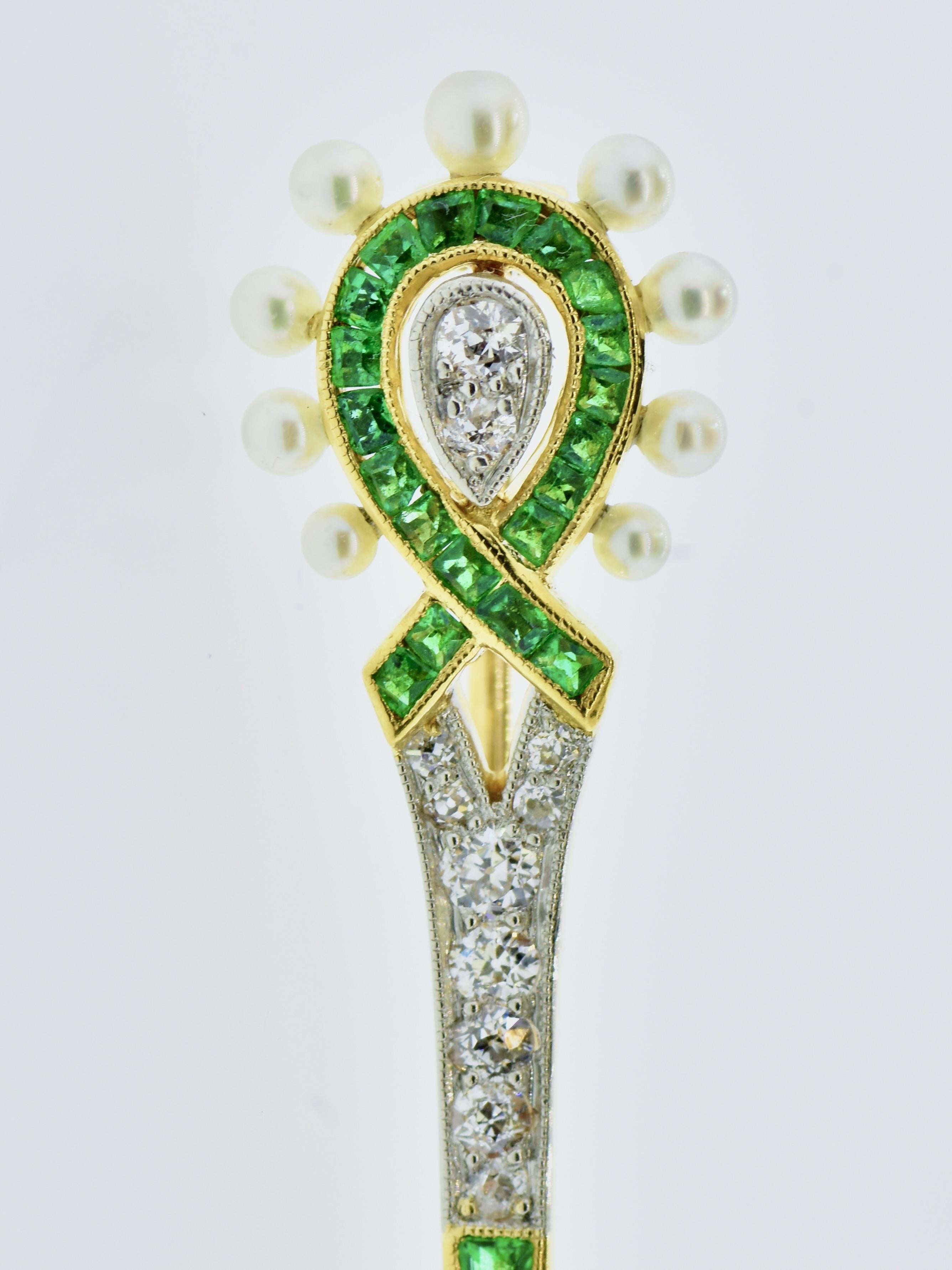 Women's or Men's Antique Late Edwardian Diamond and Fine Emerald Platinum Pin, c. 1919 For Sale