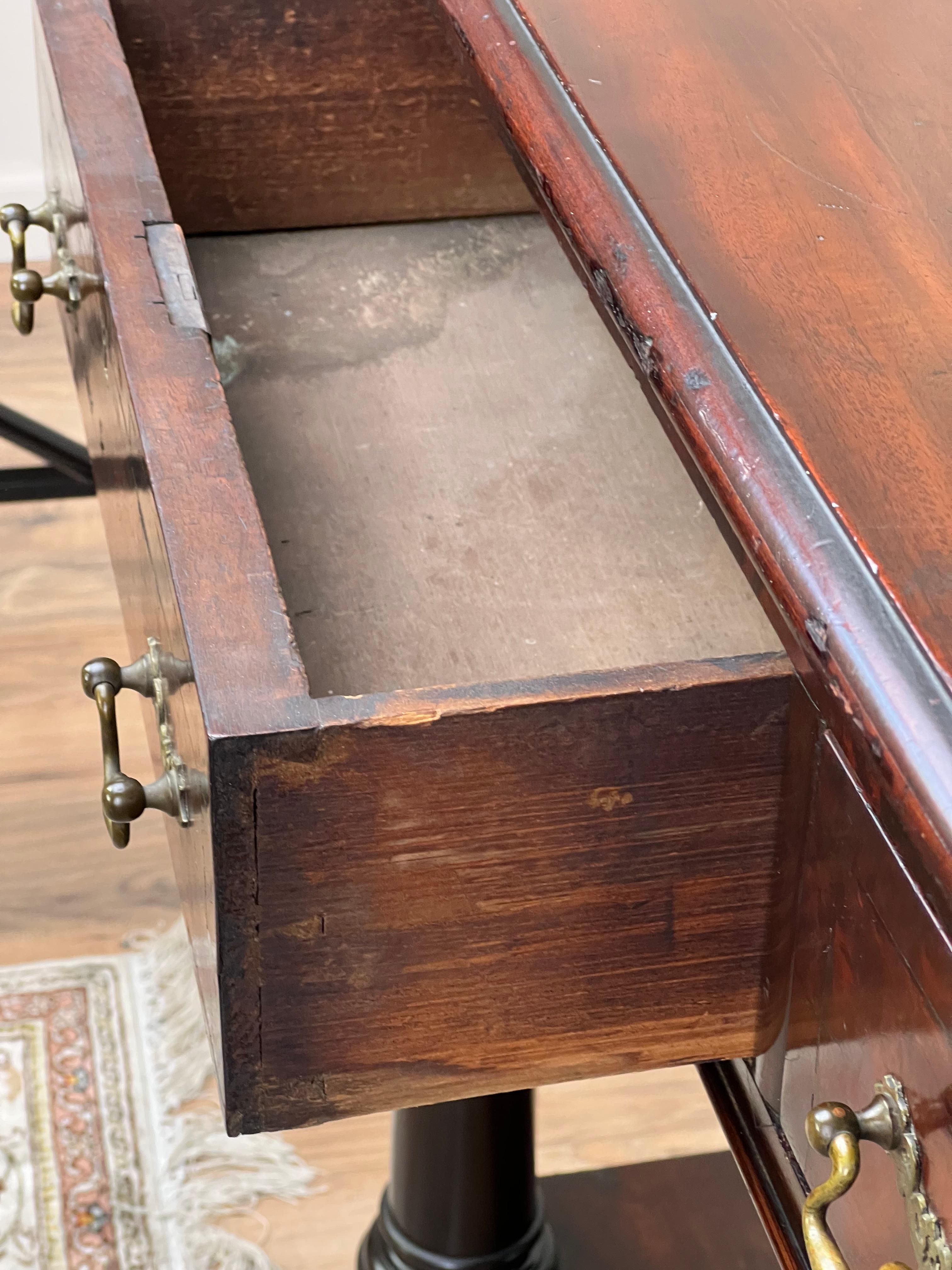 Ancienne table d'embarcadère en acajou de la fin de l'époque fédérale, C.I.C. 1840 en vente 3