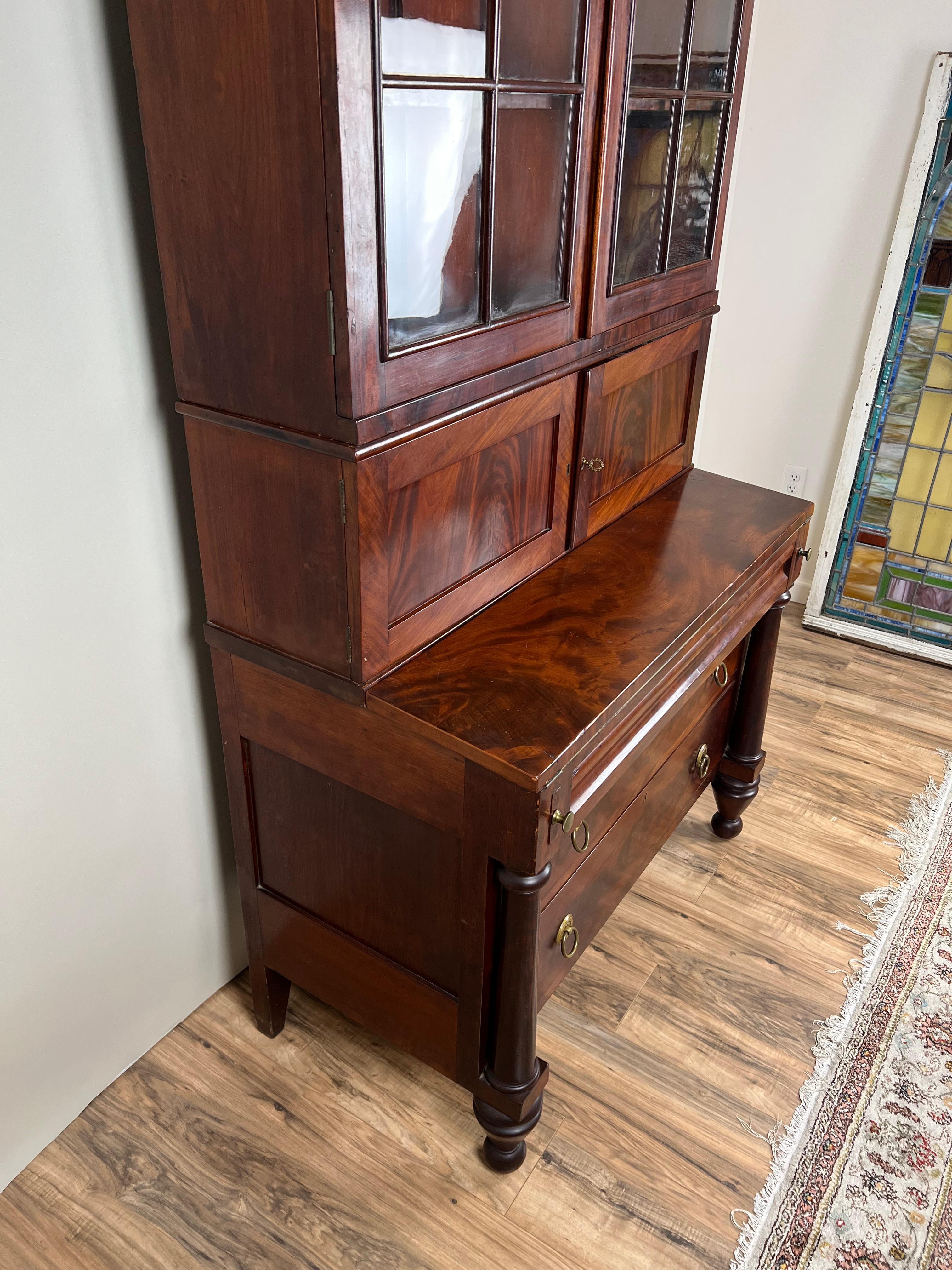 Antica Libreria Plantation in mogano di epoca tardo-federale C.C. Fine anni '30 del XIX secolo in vendita 3
