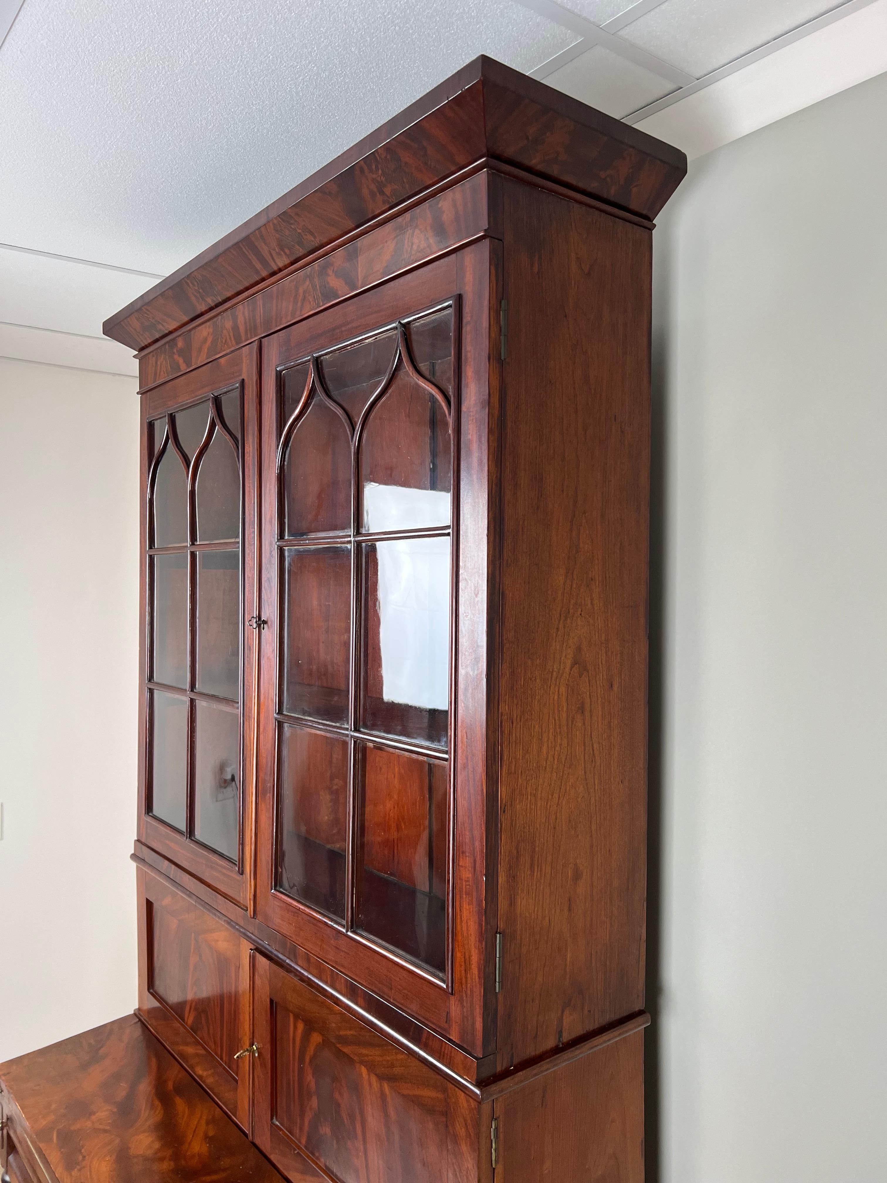 Antica Libreria Plantation in mogano di epoca tardo-federale C.C. Fine anni '30 del XIX secolo in vendita 1