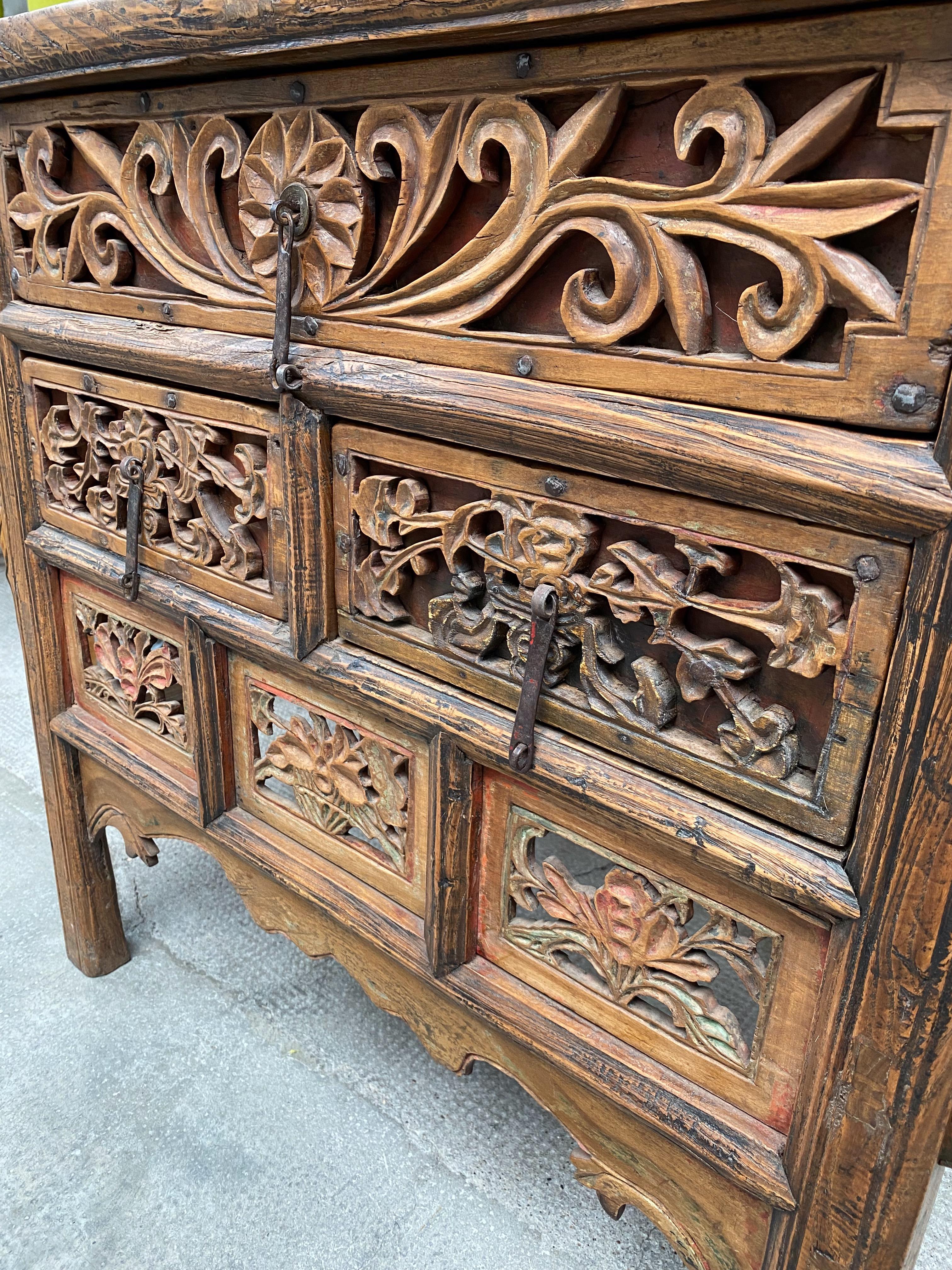 ANTIQUE LATE QING DYNASTY BUTTERFLY CHESTRE IN ELM WOOD CON CASSETTI in vendita 12