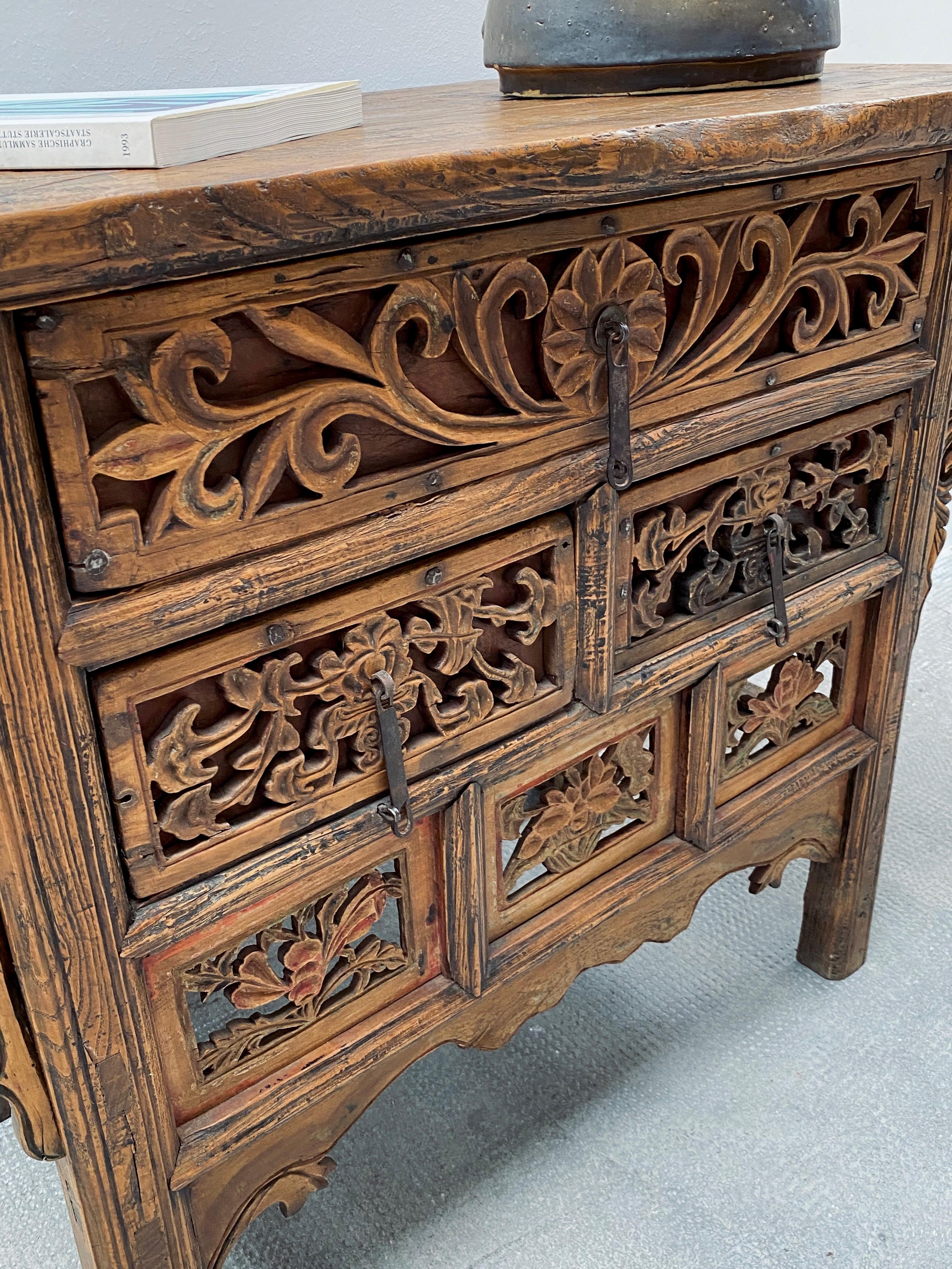 ANTIQUE LATE QING DYNASTY BUTTERFLY CHESTRE IN ELM WOOD CON CASSETTI in vendita 1