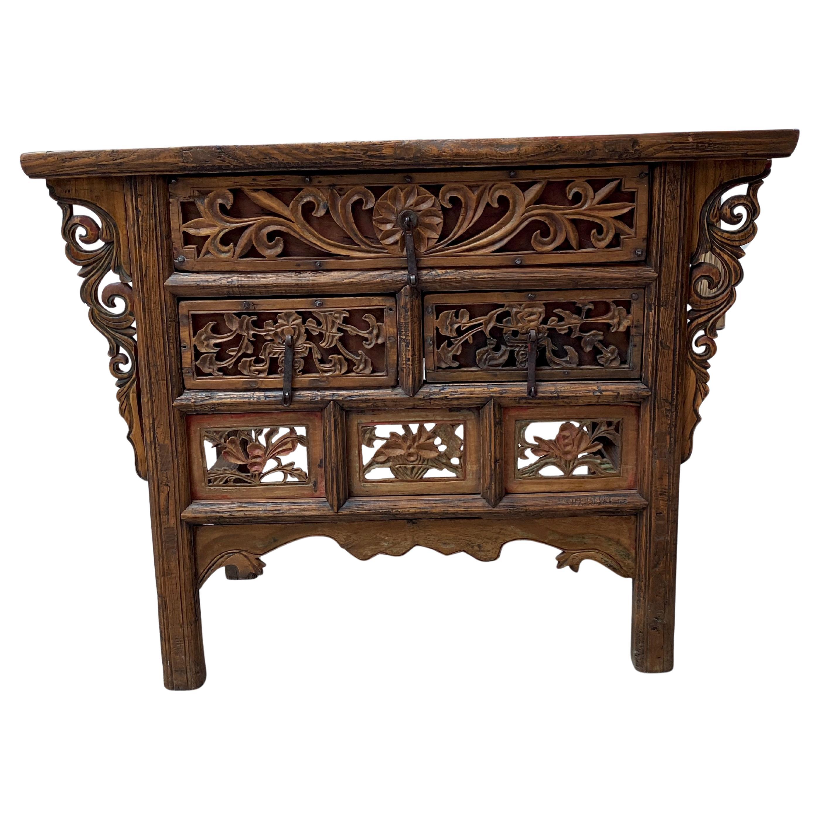 ANTIQUE LATE QING DYNASTY BUTTERFLY CHESTRE IN ELM WOOD CON CASSETTI