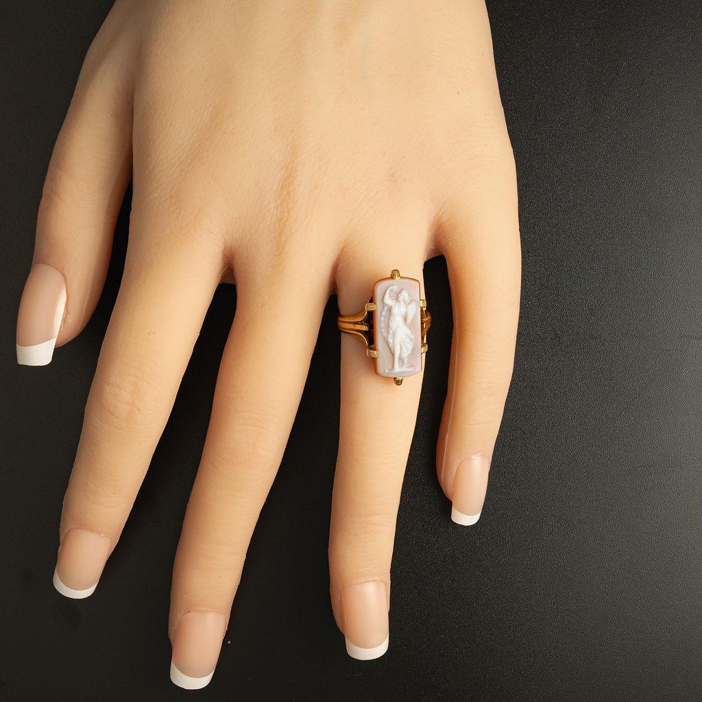 Bague ancienne en or jaune 14k avec camée en forme de coquillage/déesse grecque en vente 6